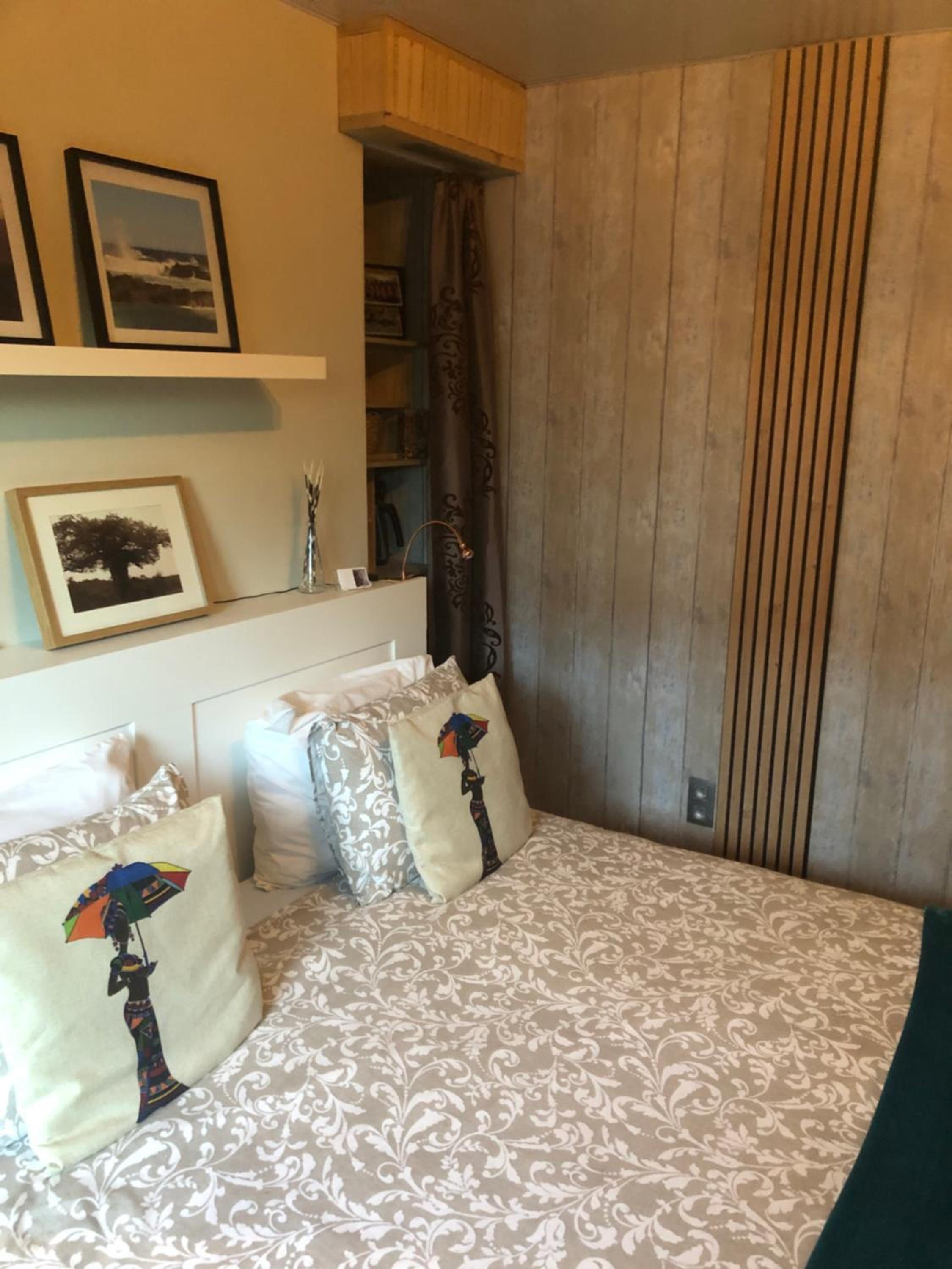 Selemo B&B - Business and leisure - guestroom with private entrance - ensuite bathroom - free parking