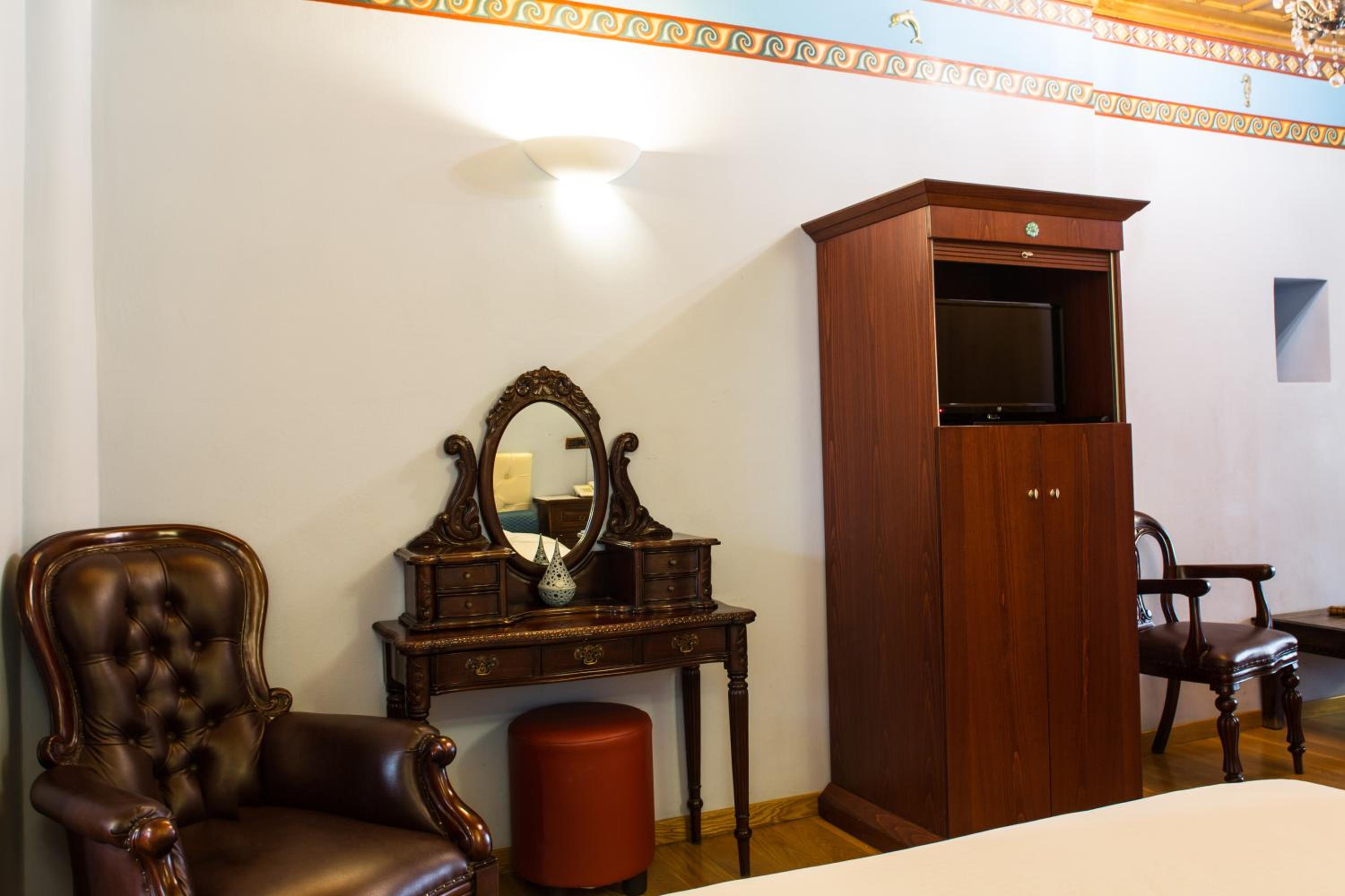 Kyveli Suites