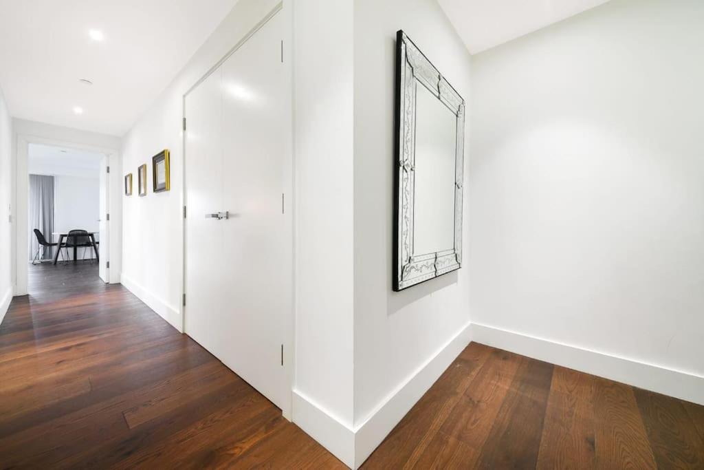 2 Bed Riverside Condo (Spectacular Views!)