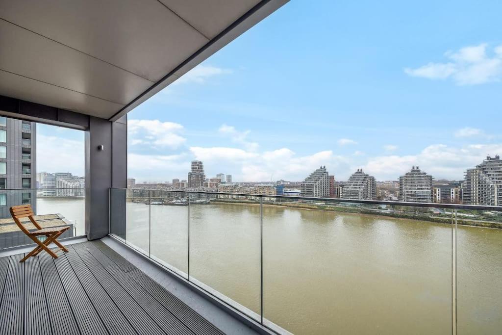 2 Bed Riverside Condo (Spectacular Views!)