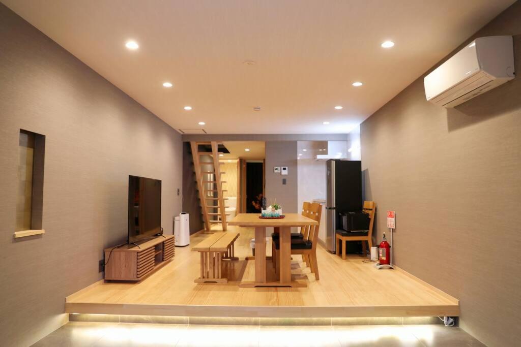 Cozy Japanese House 20 Minutes to USJ and Namba