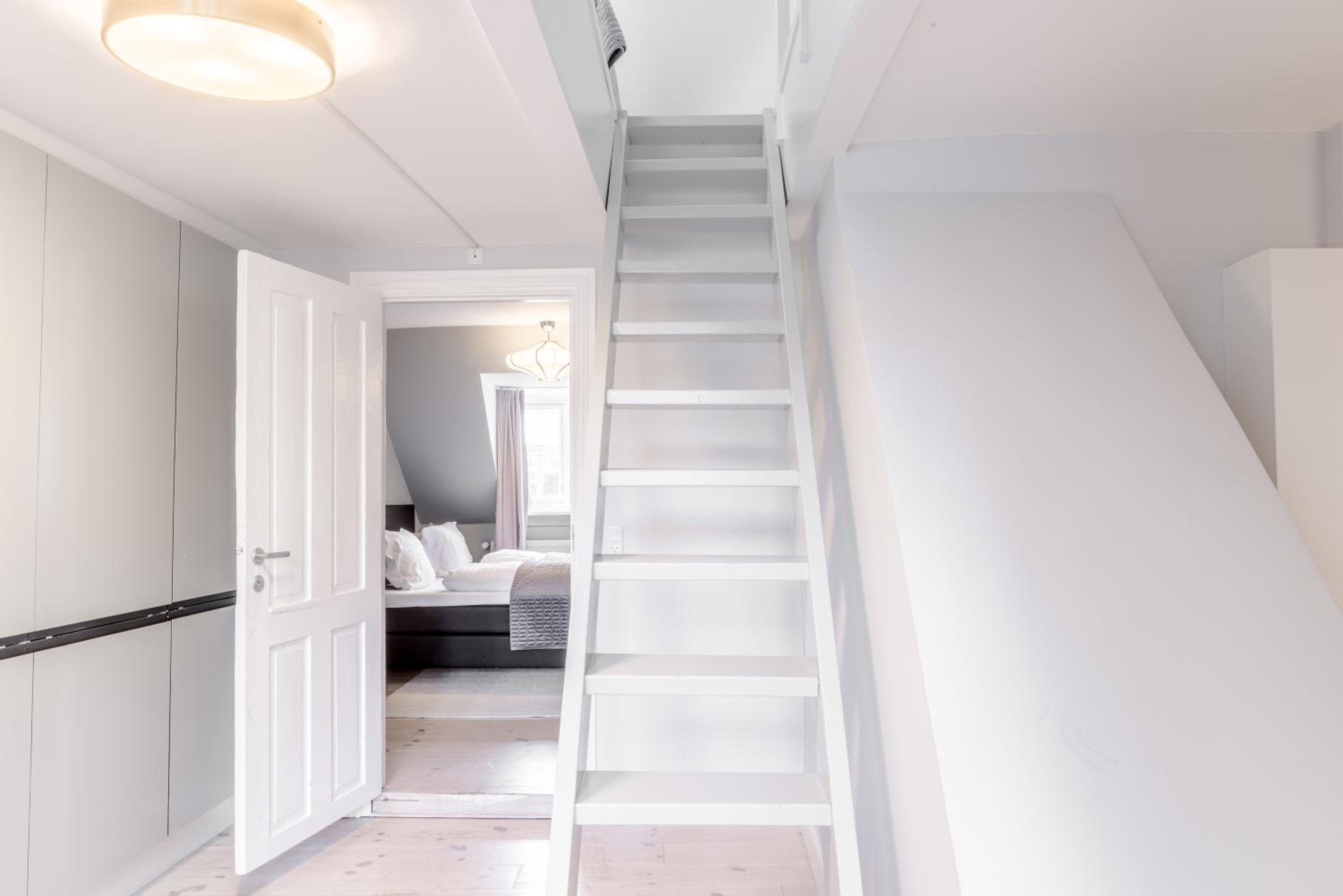 Penthouse w/rooftop terrace in latin quarter