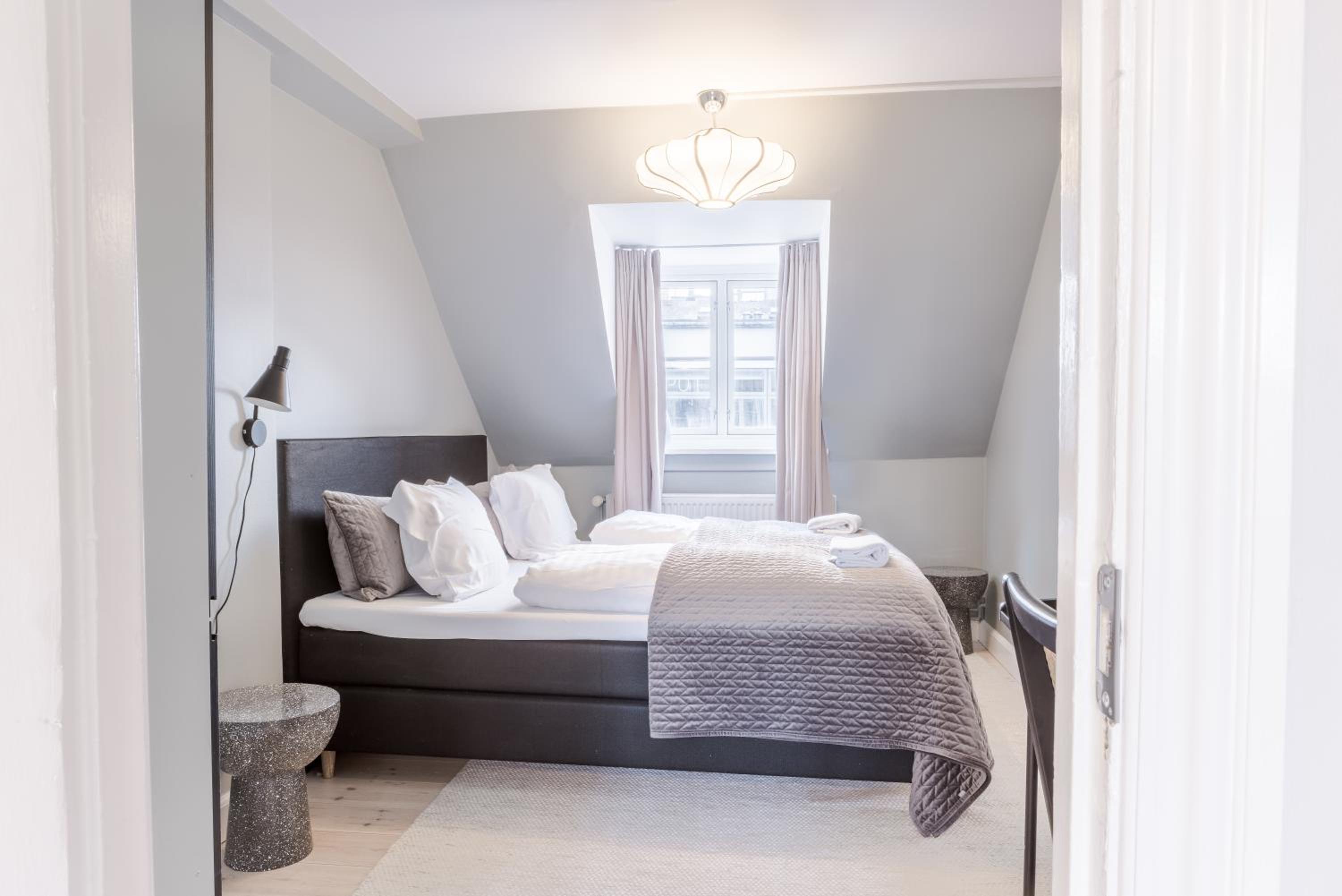 Penthouse w/rooftop terrace in latin quarter