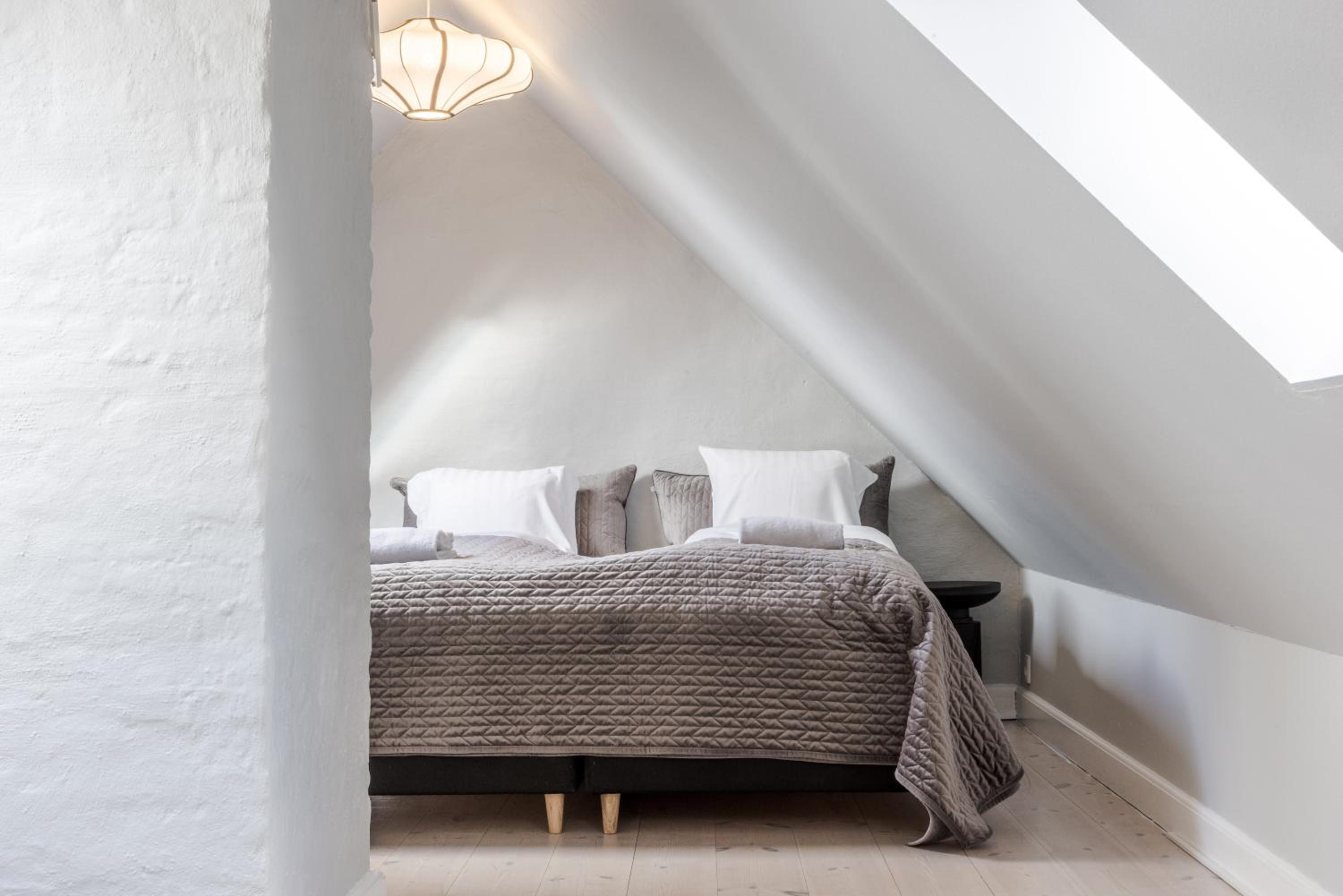 Penthouse w/rooftop terrace in latin quarter