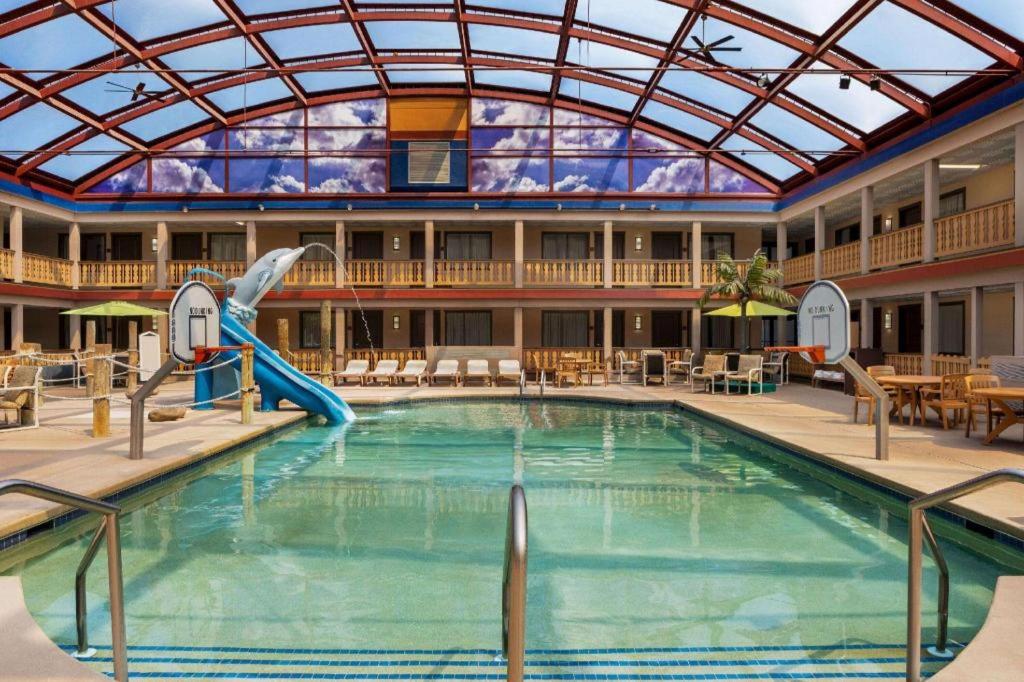 AmericInn by Wyndham La Crosse Riverfront-Conference Center