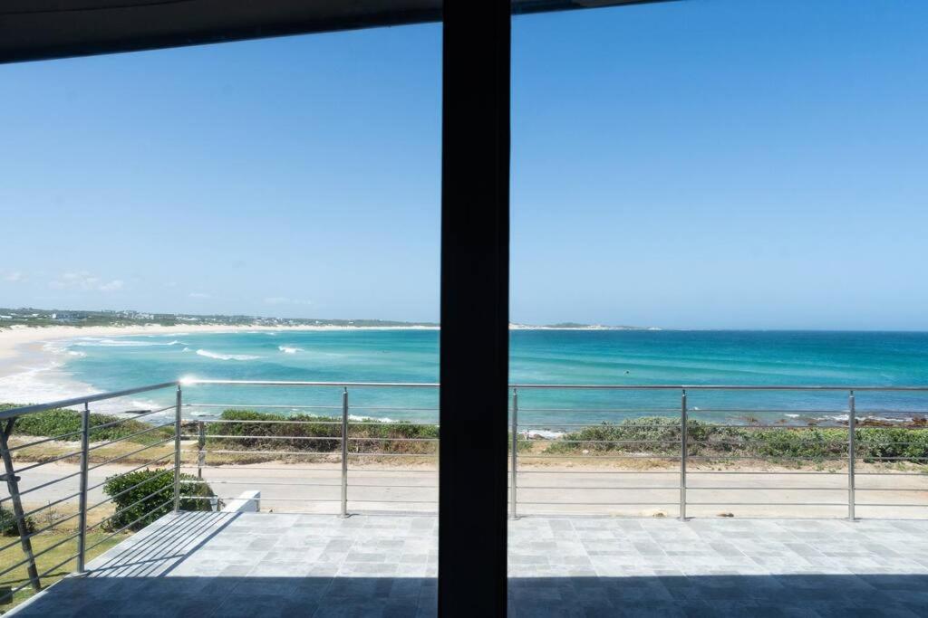 Seal point beach house. Prime beachfront position. view 3