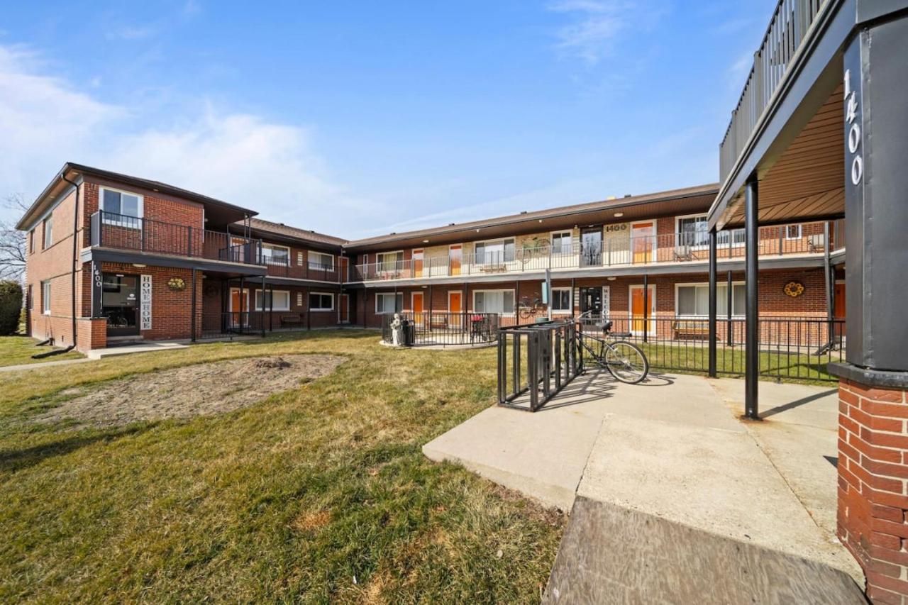 Cozy 1 Bd Apt minutes walking downtown Ferndale view 2