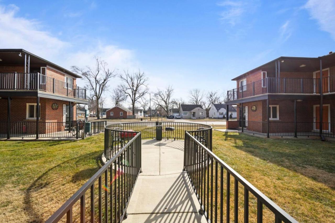 Cozy 1 Bd Apt minutes walking downtown Ferndale view 5