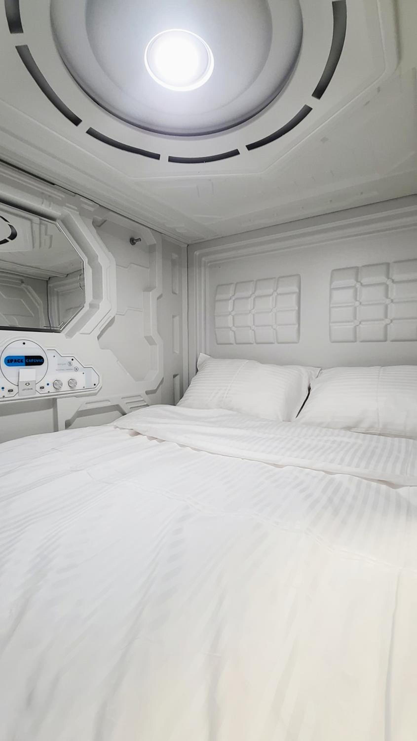 Capsula hotel
