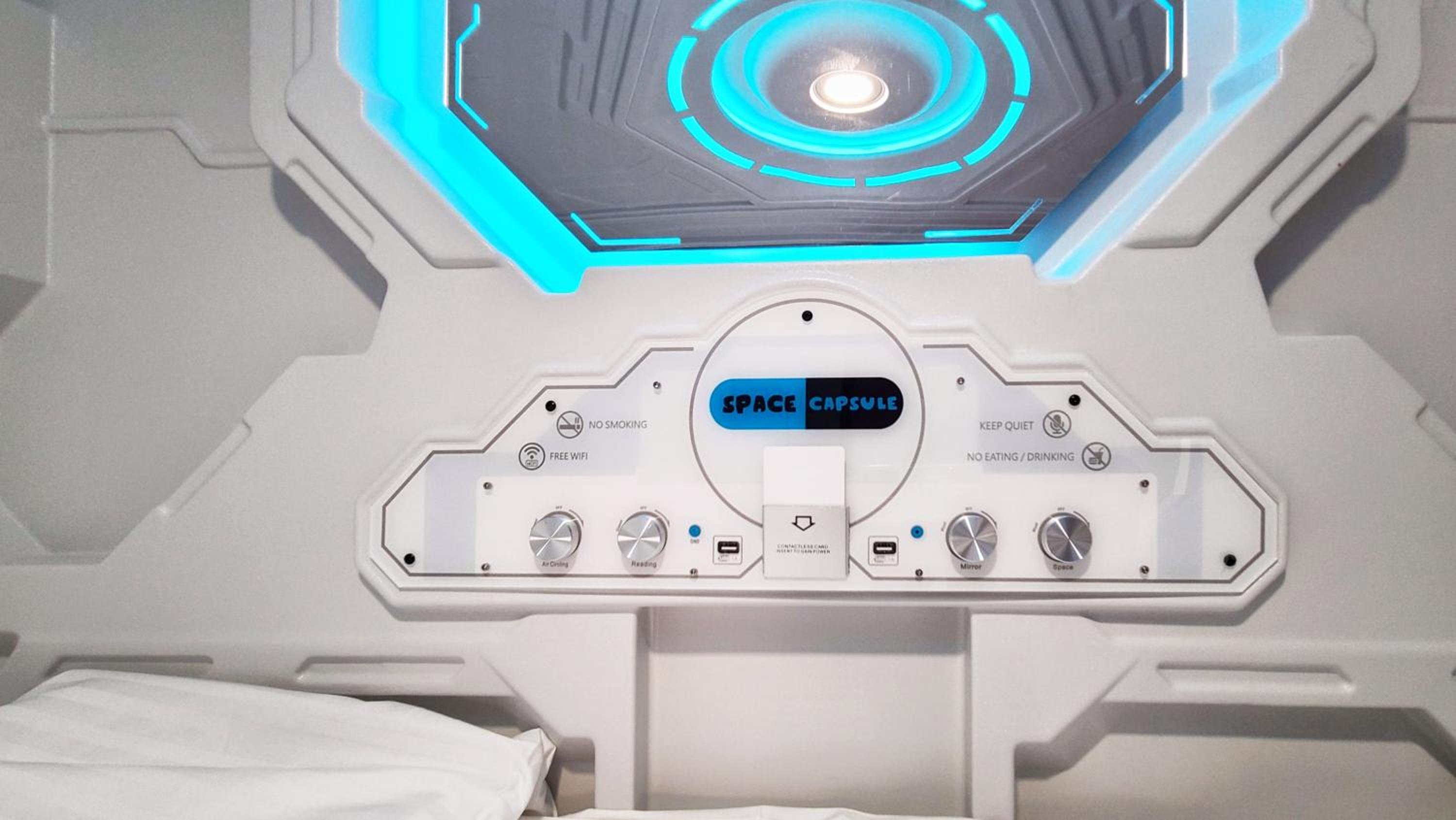 Capsula hotel