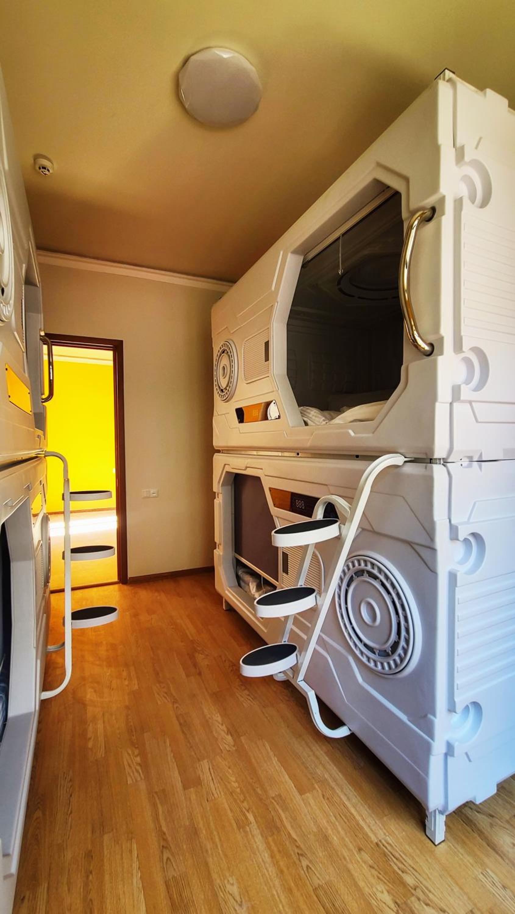 Capsula hotel