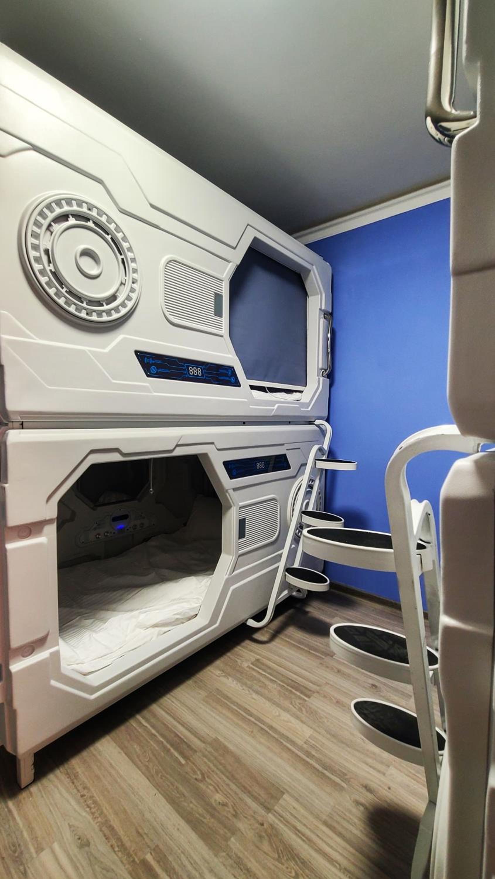 Capsula hotel