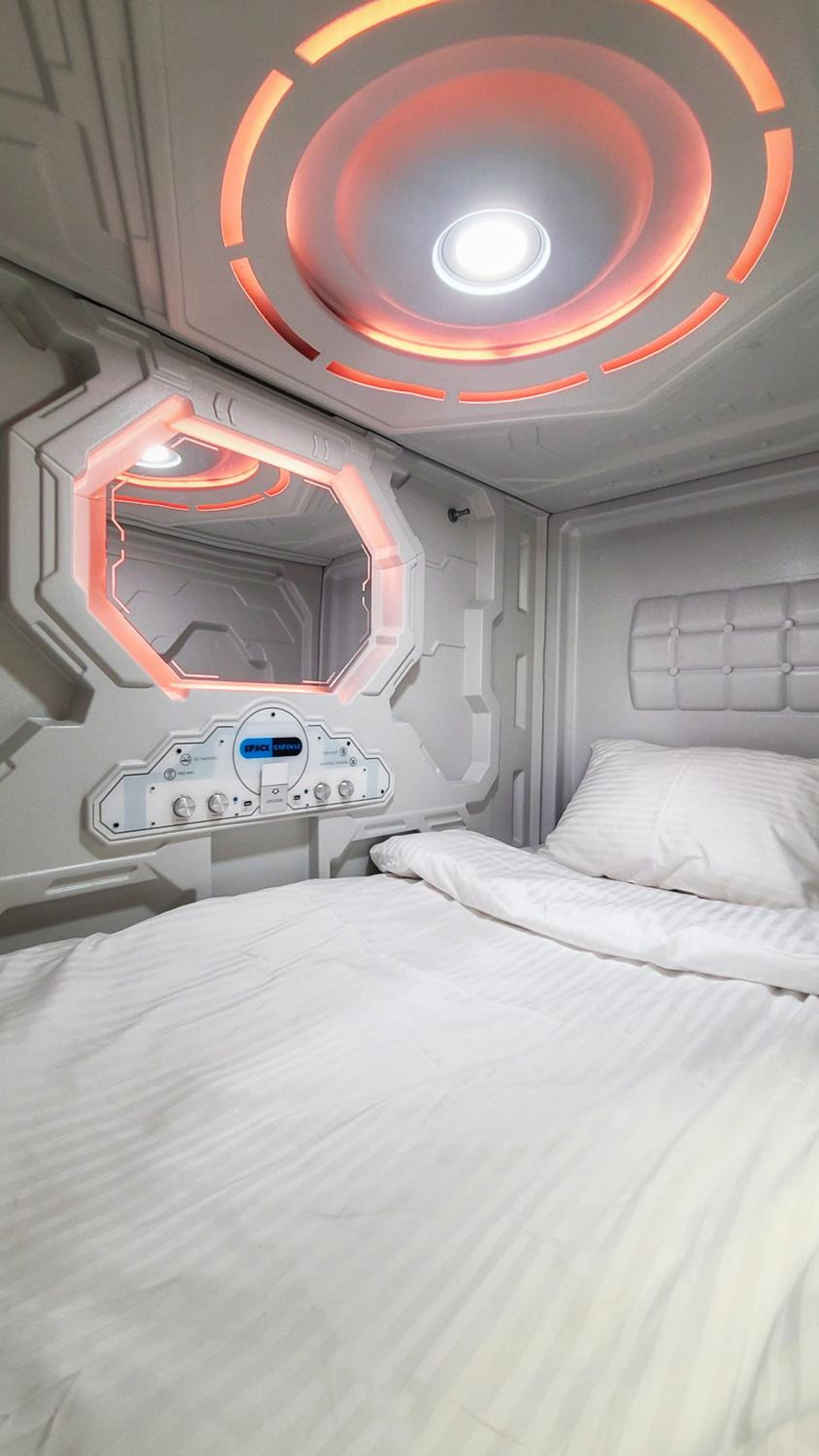 Capsula hotel