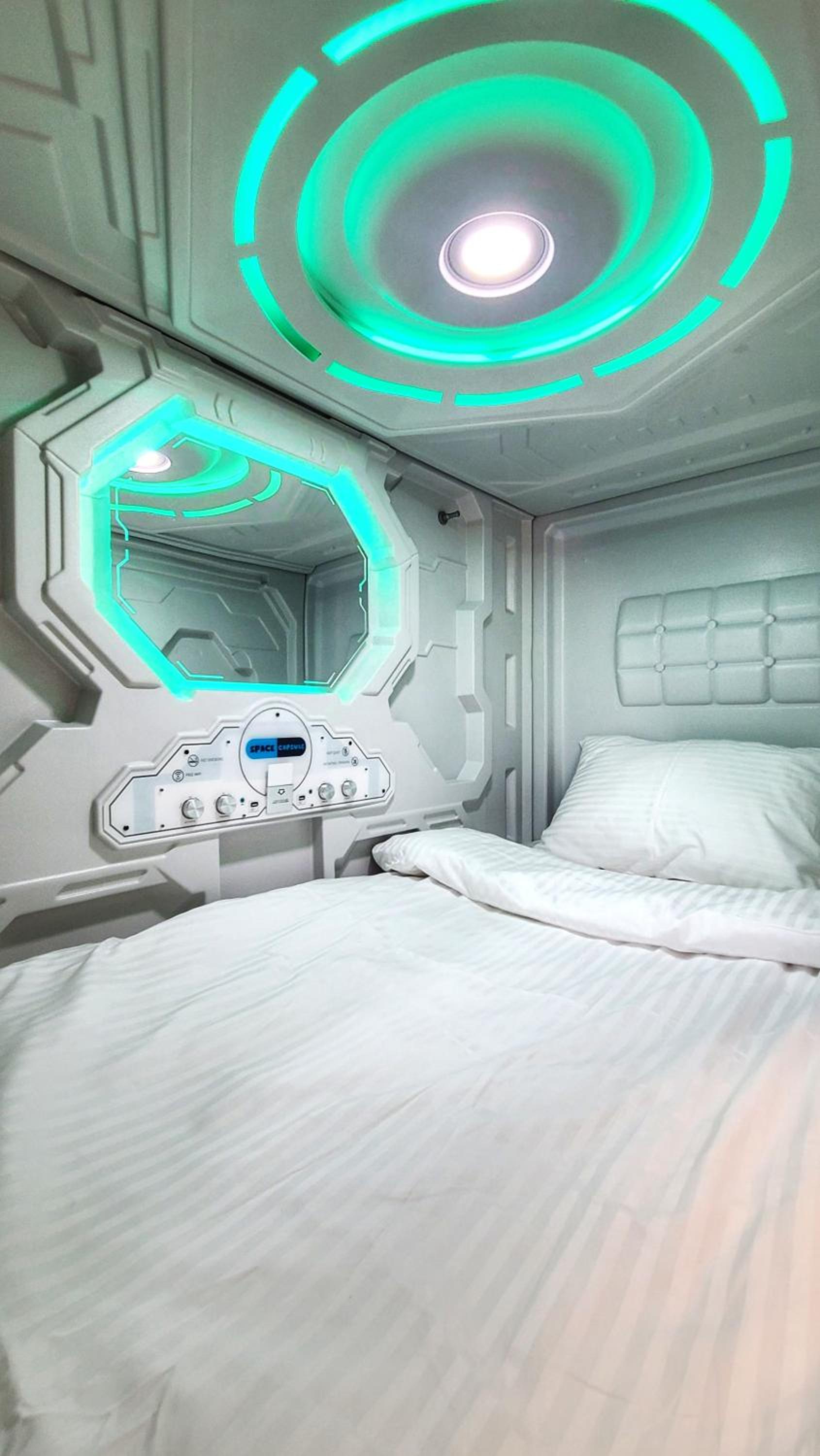 Capsula hotel