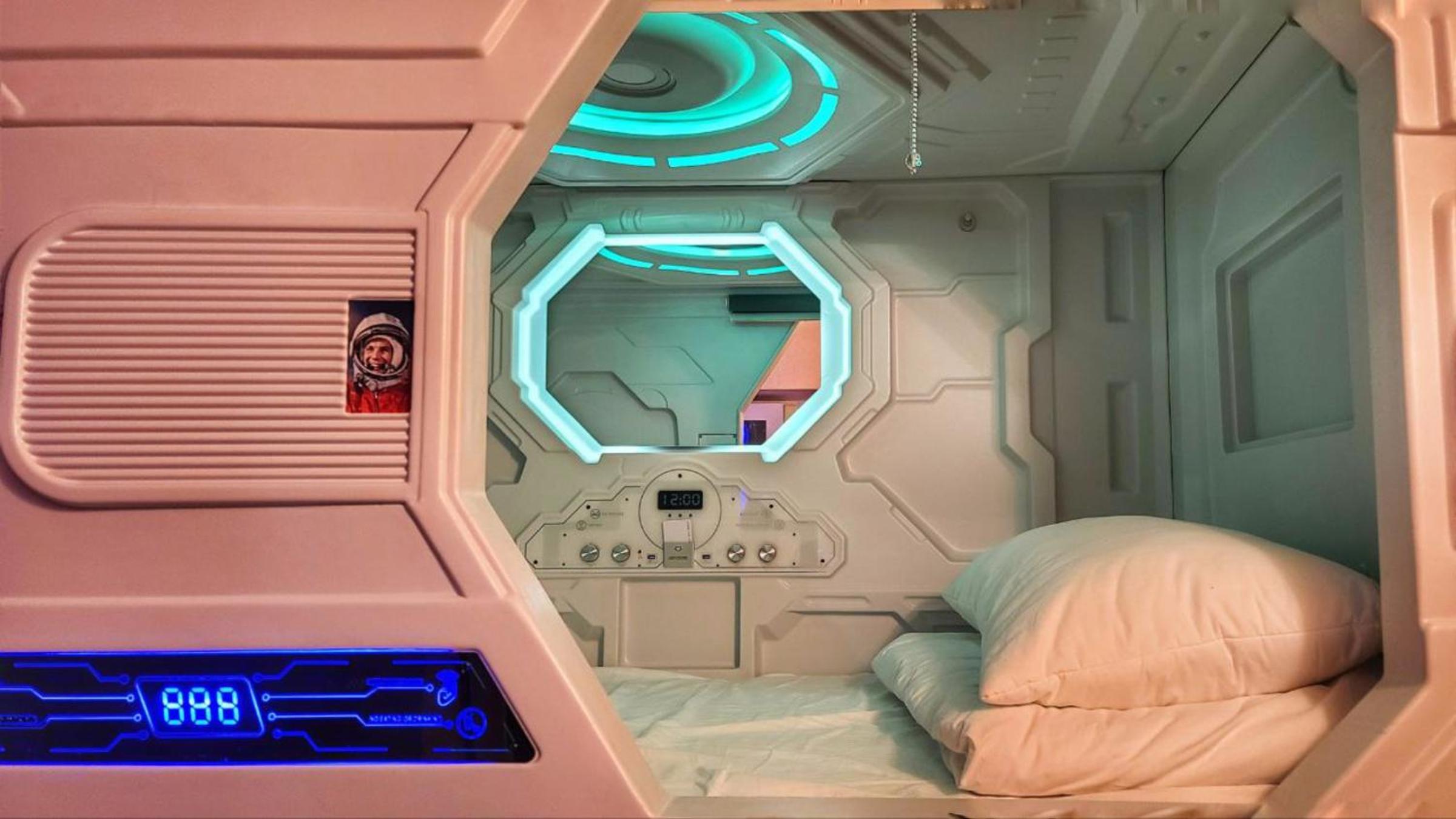 Capsula hotel