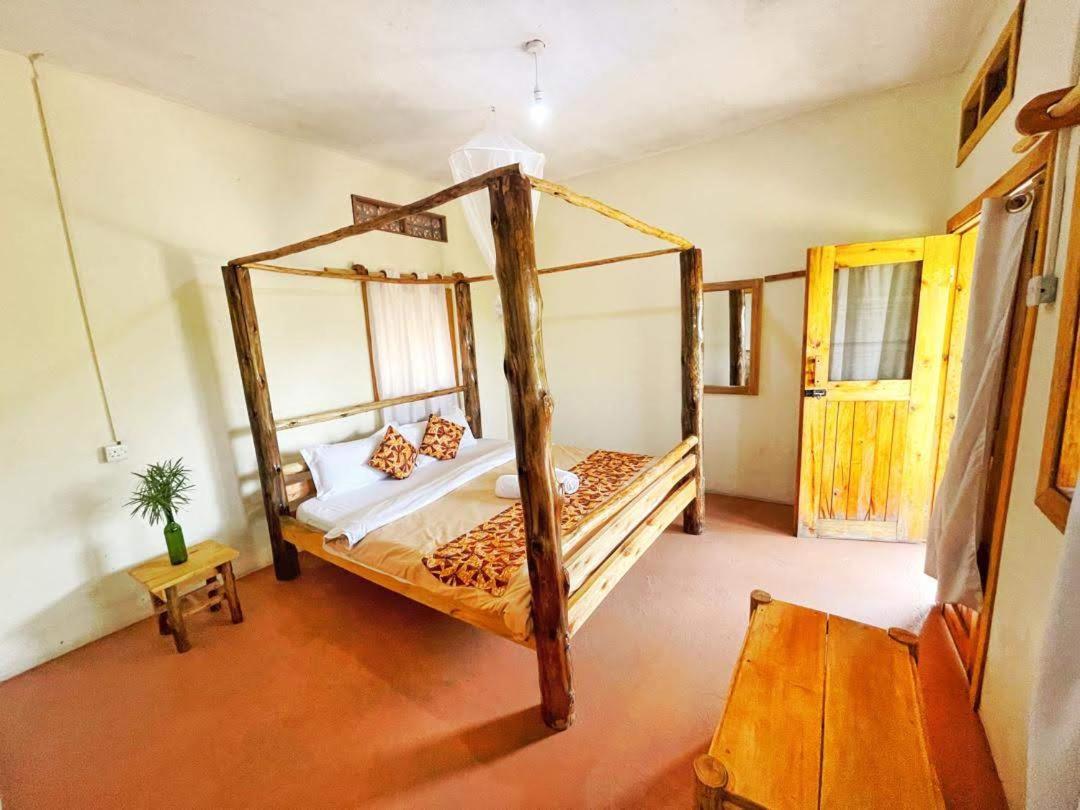 Murchison Giraffe Camp view 5