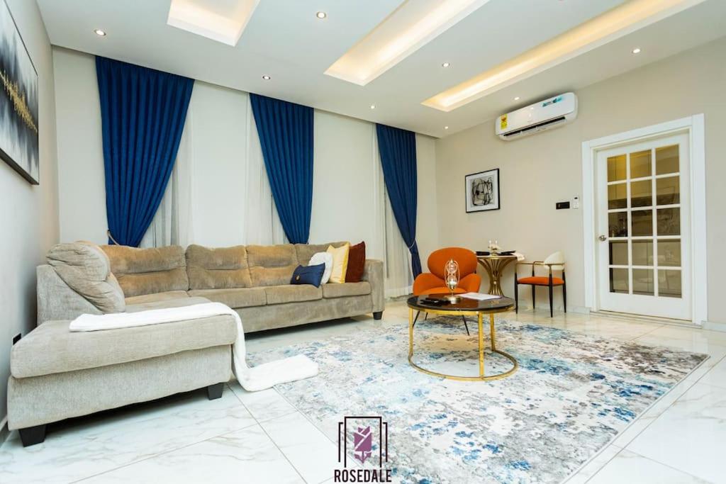 ELEGANT DUPLEX @ Rosedale Apartments