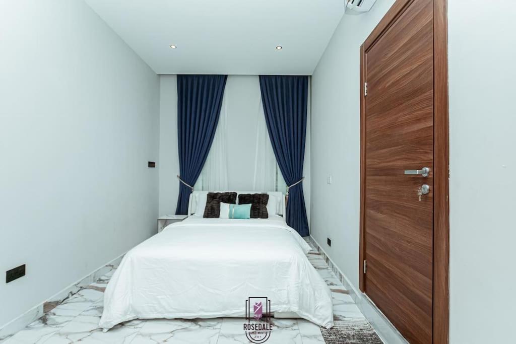 ELEGANT DUPLEX @ Rosedale Apartments