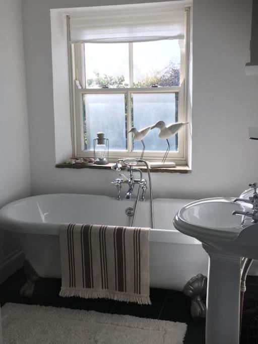 Sanctuary Cottage at Blacko view 4