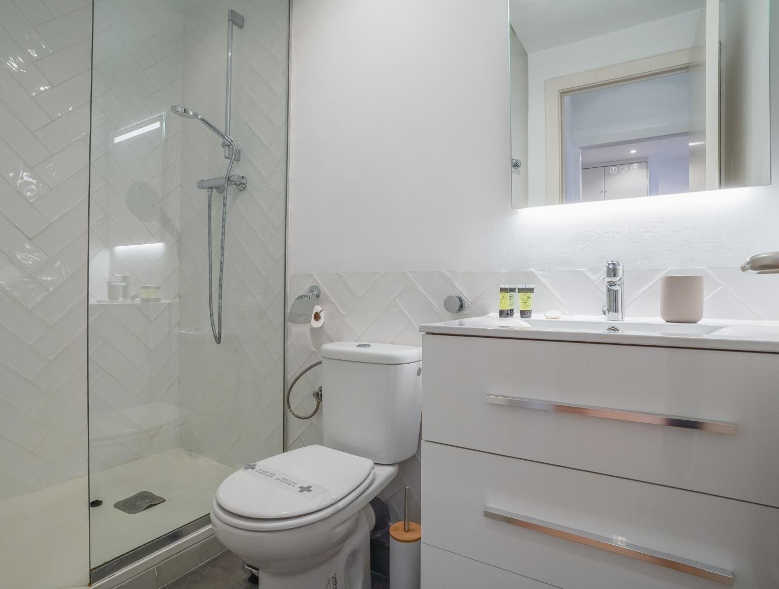 Cozy and Bright-1Bedroom 1Bathroom-Chamberí view 2