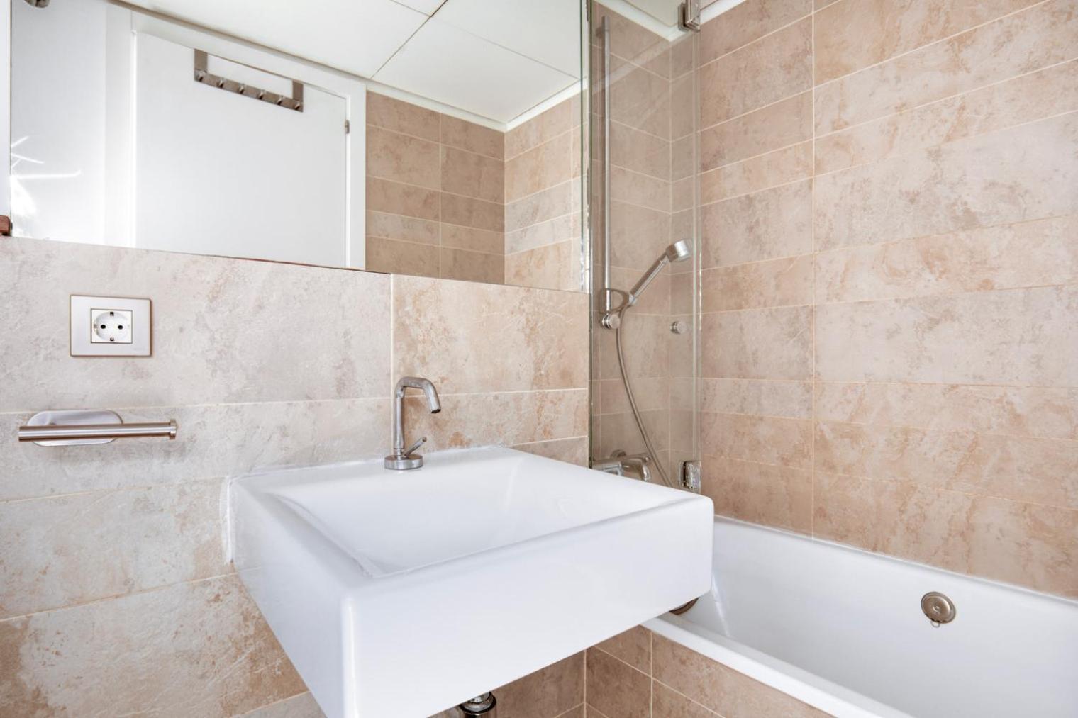 Renovated Dreta de lEixample 2br nr R Catalunya BCN-53