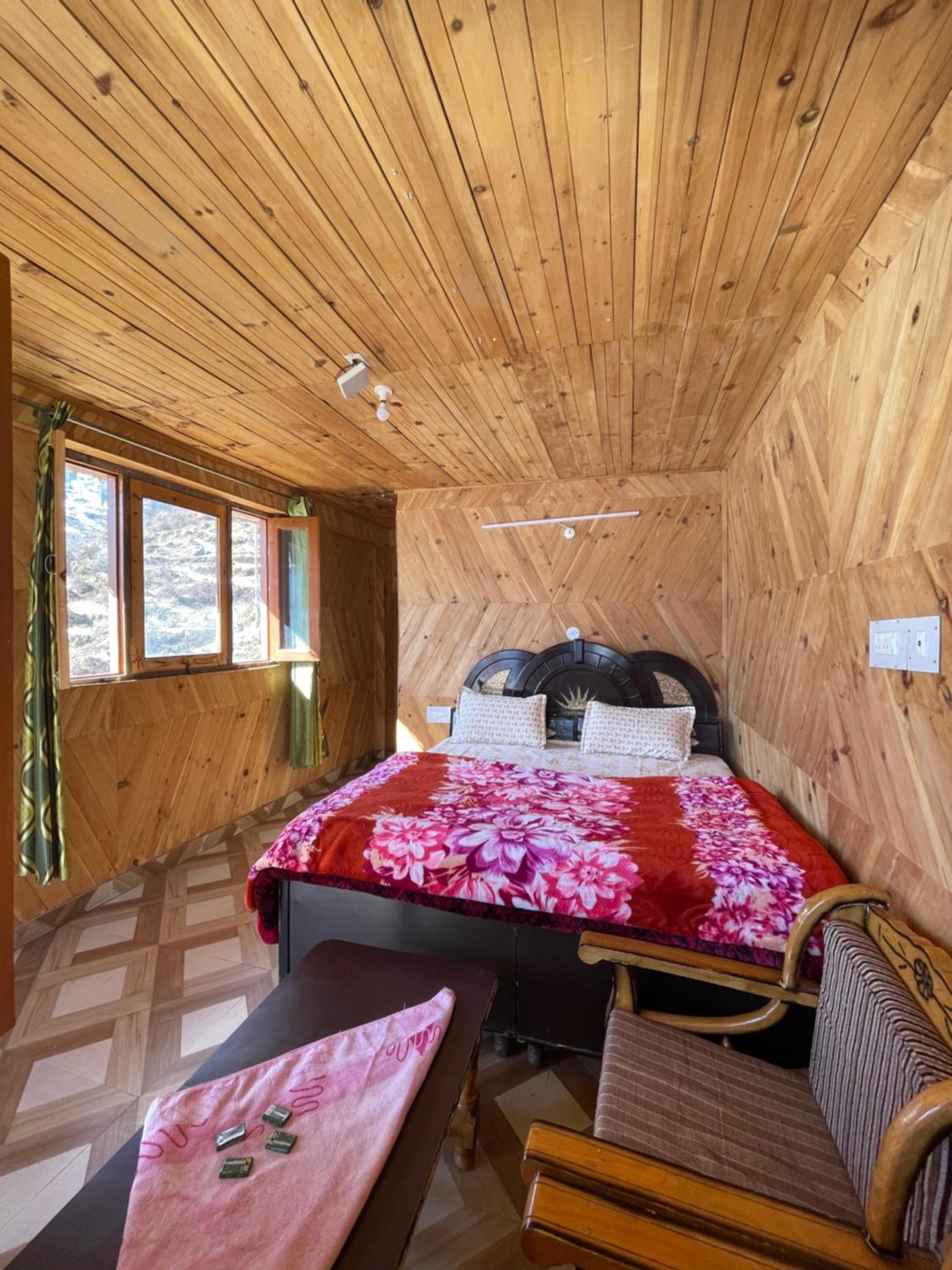 Pahadi Bliss Hostel ,Tosh view 5