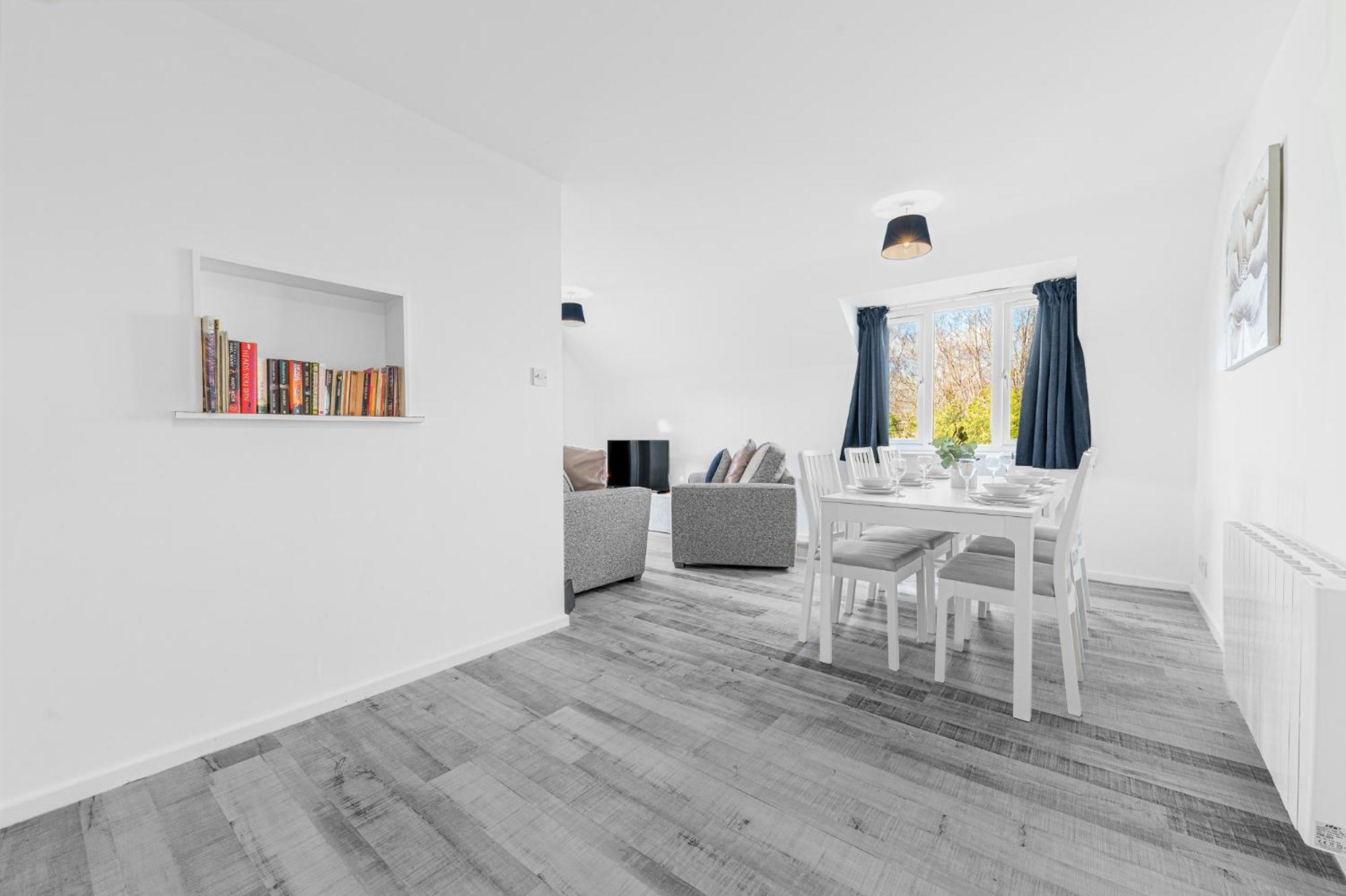 Two minute walk from the World of Beatrix Potter, apartment with parking view 2
