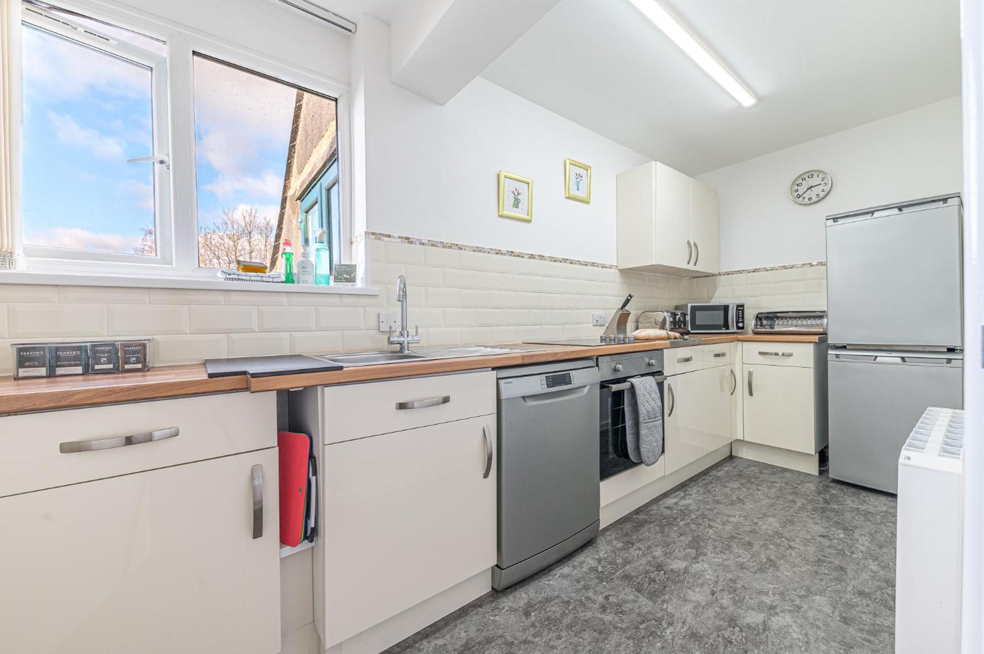 Two minute walk from the World of Beatrix Potter, apartment with parking view 3