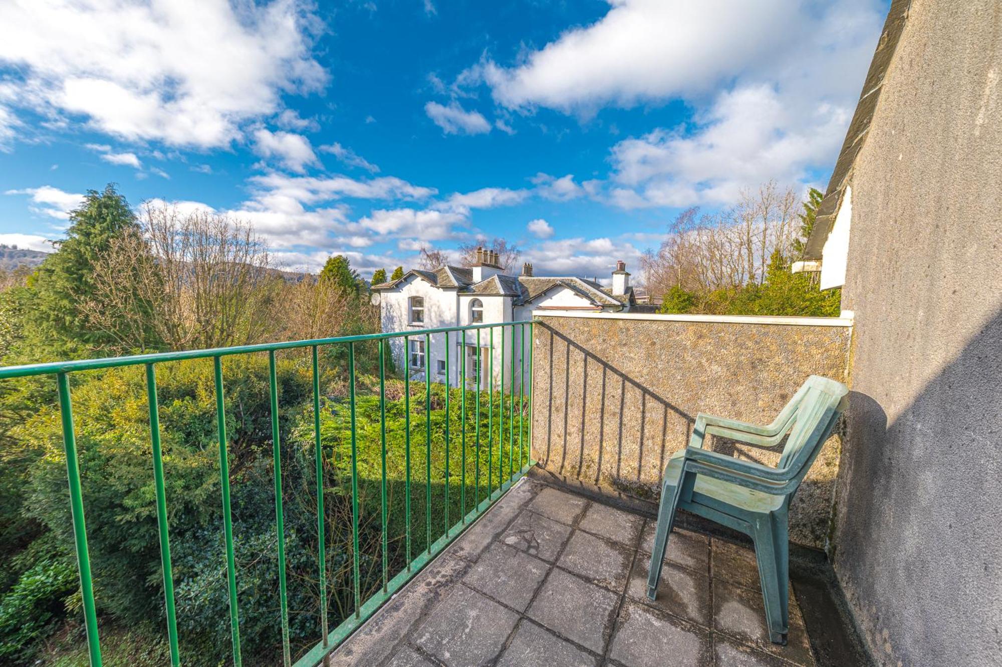 Two minute walk from the World of Beatrix Potter, apartment with parking view 4