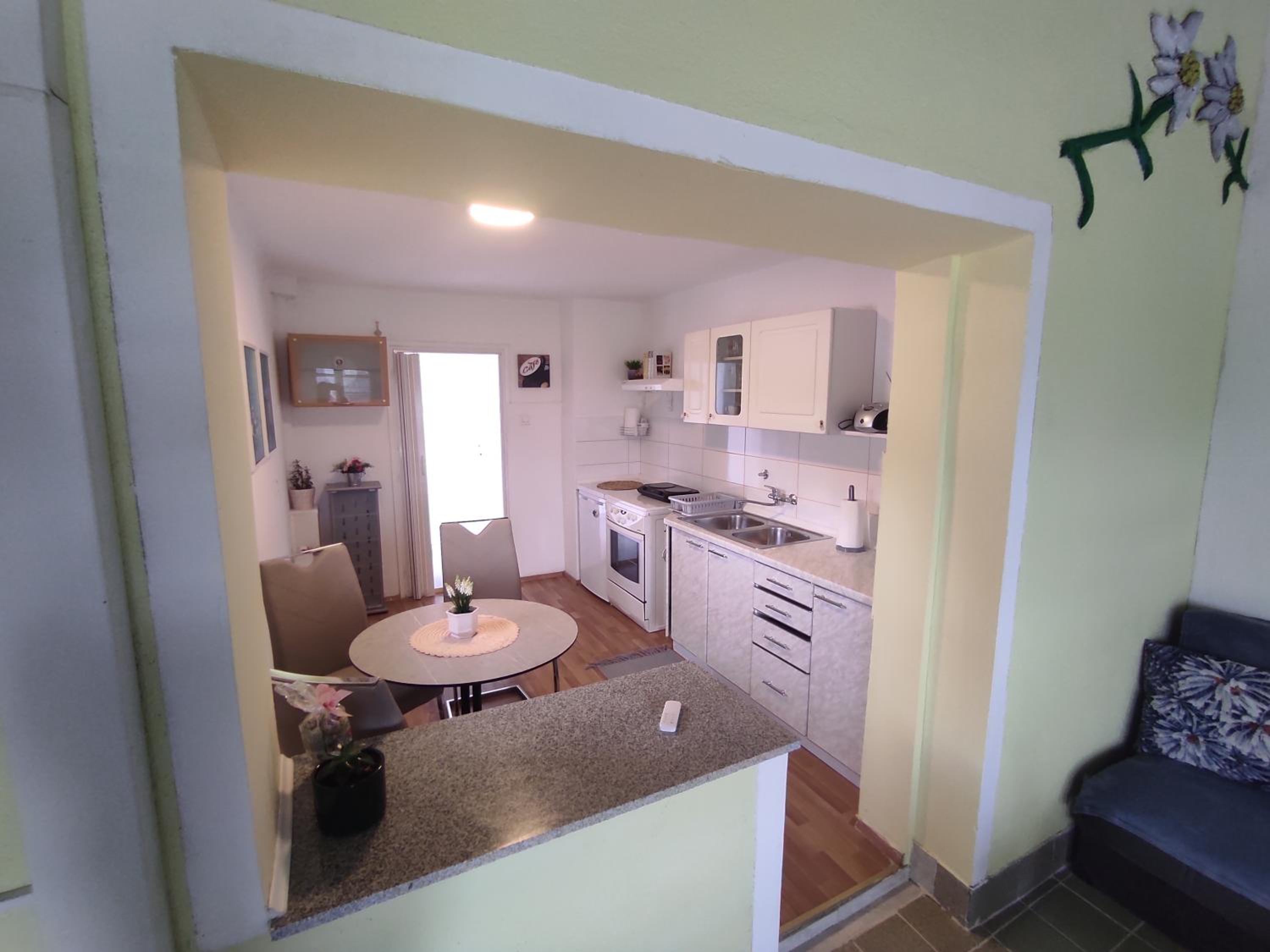 APARTMA ZADNIKAR