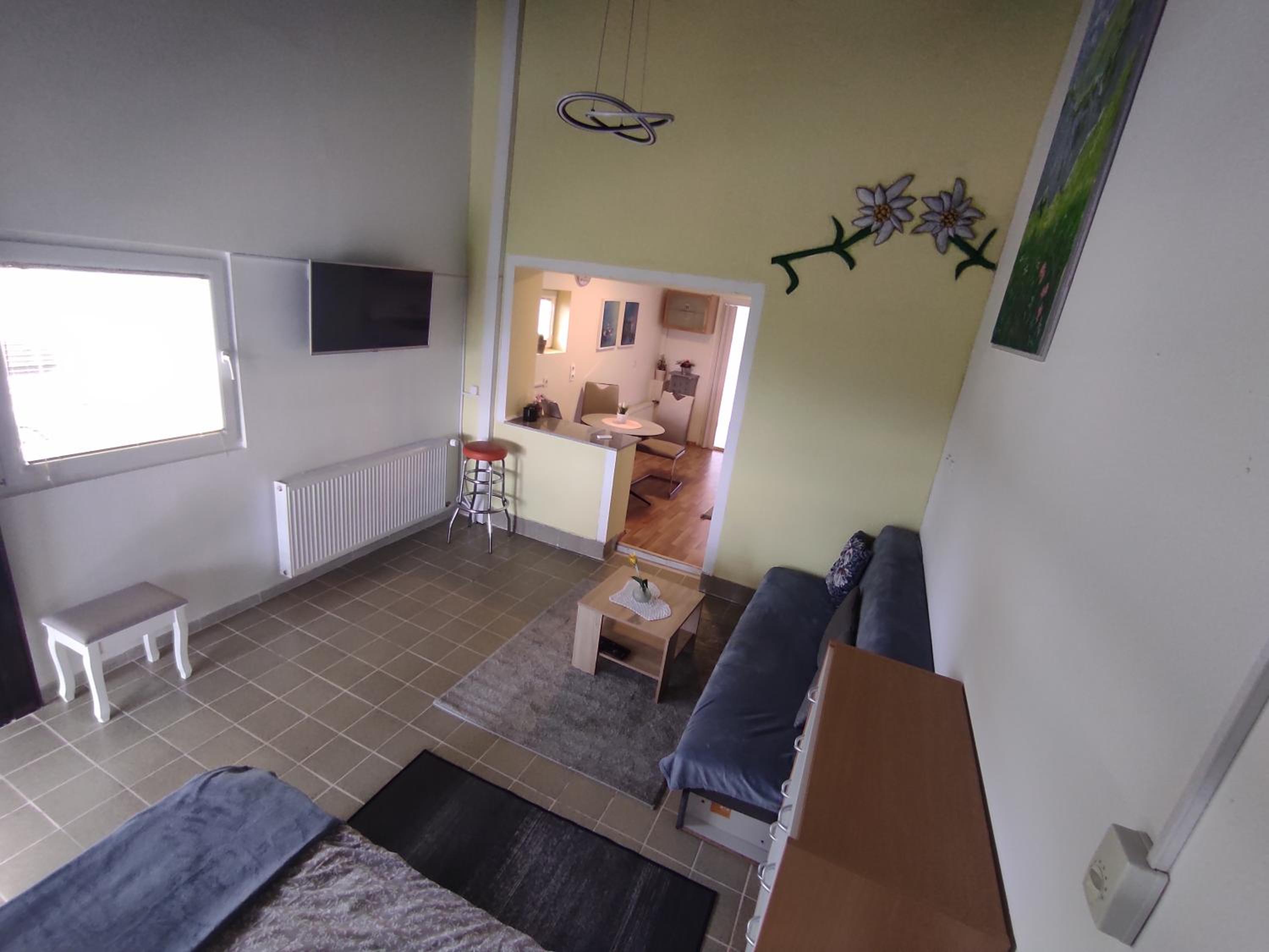 APARTMA ZADNIKAR