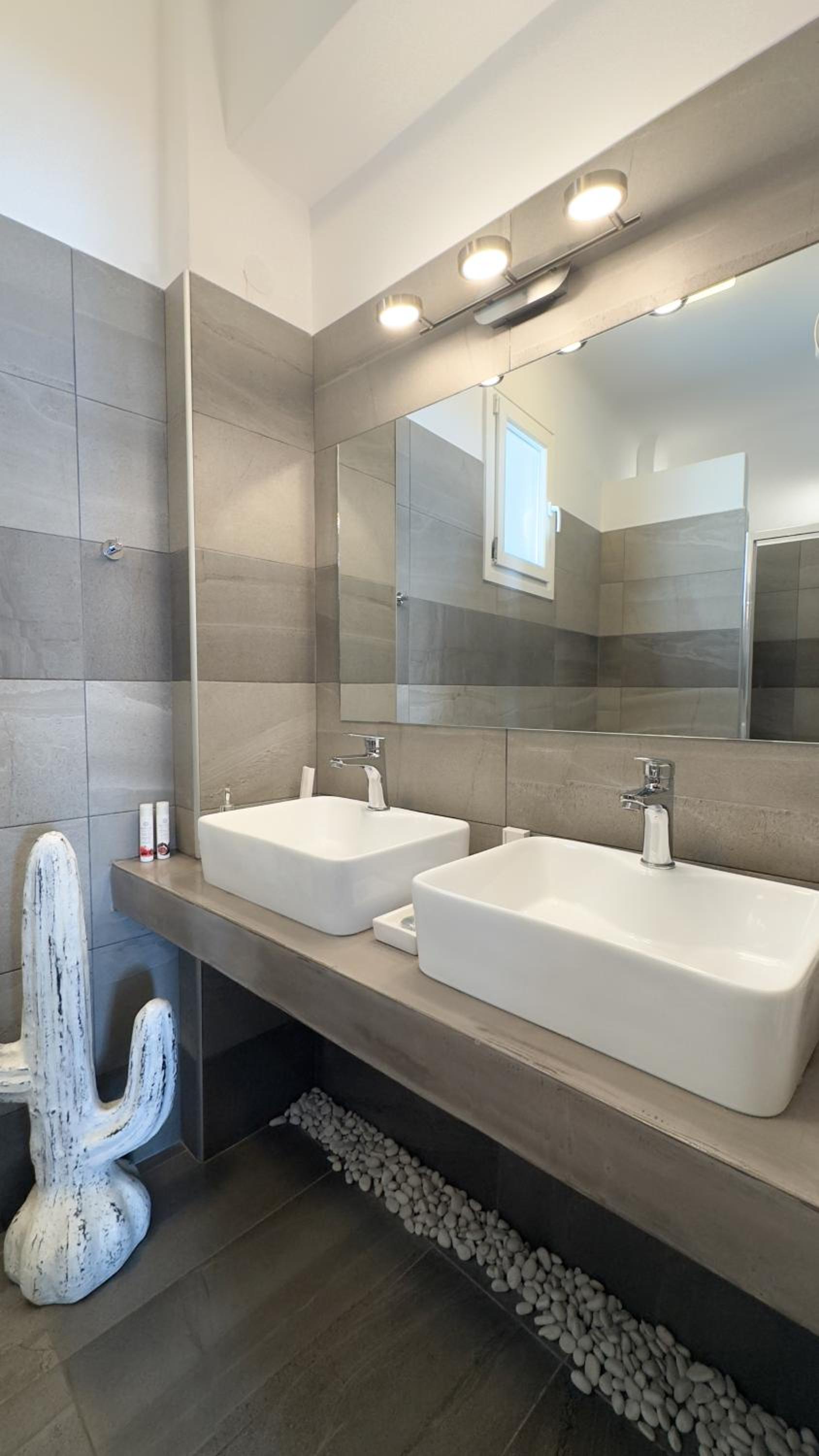 DIIO Suites en Ermoupoli — bathroom