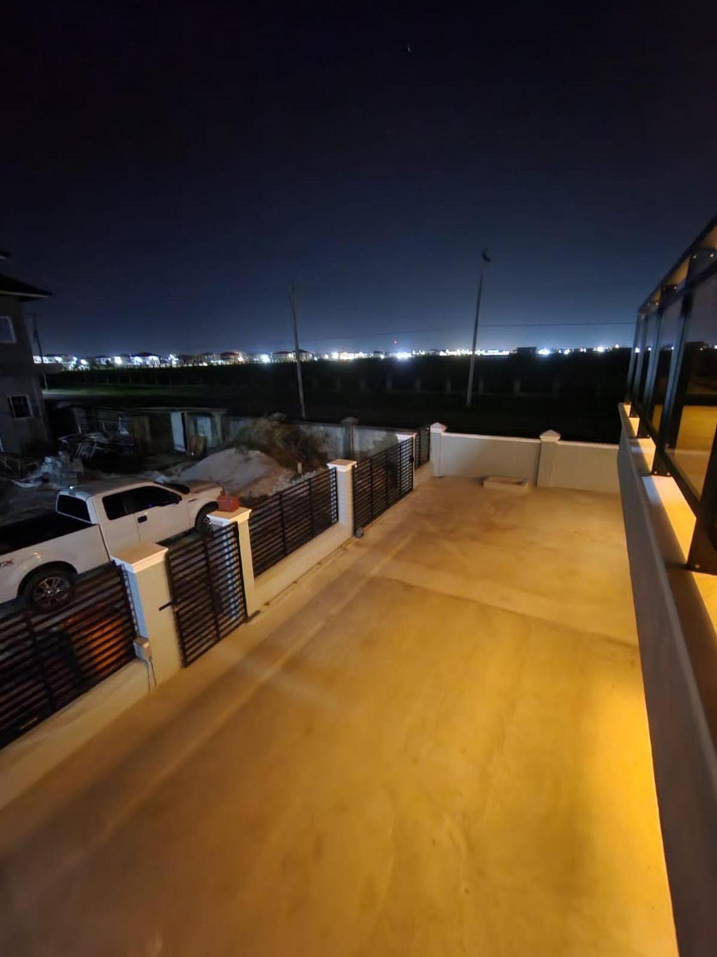 5 Bed Villa Sleeps 10 with Jacuzzi