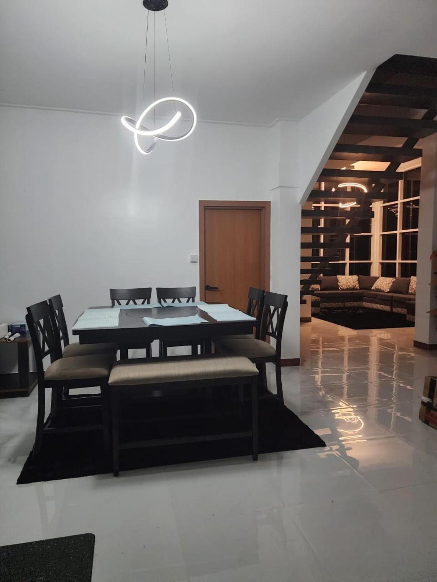 5 Bed Villa Sleeps 10 with Jacuzzi