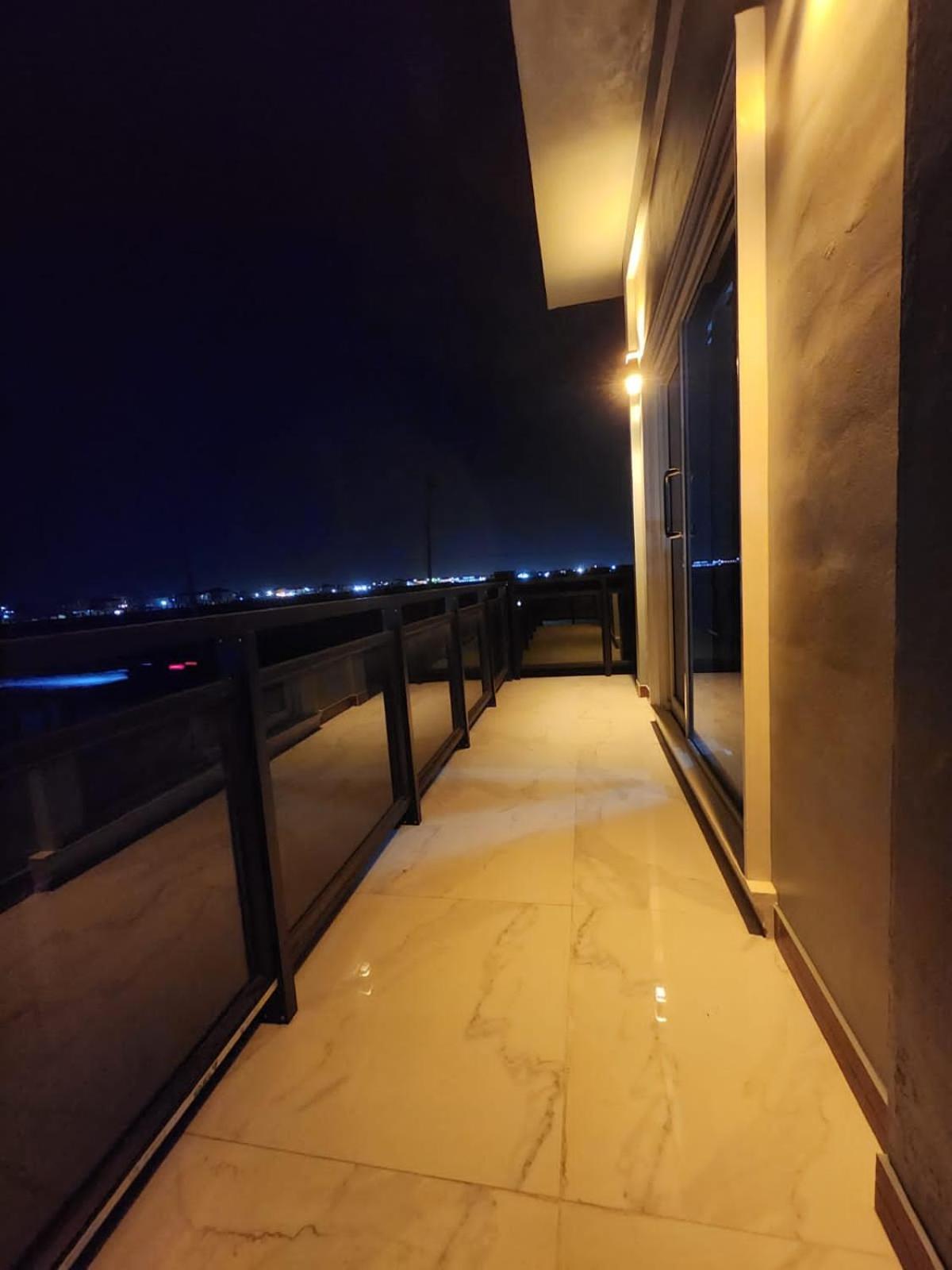 5 Bed Villa Sleeps 10 with Jacuzzi