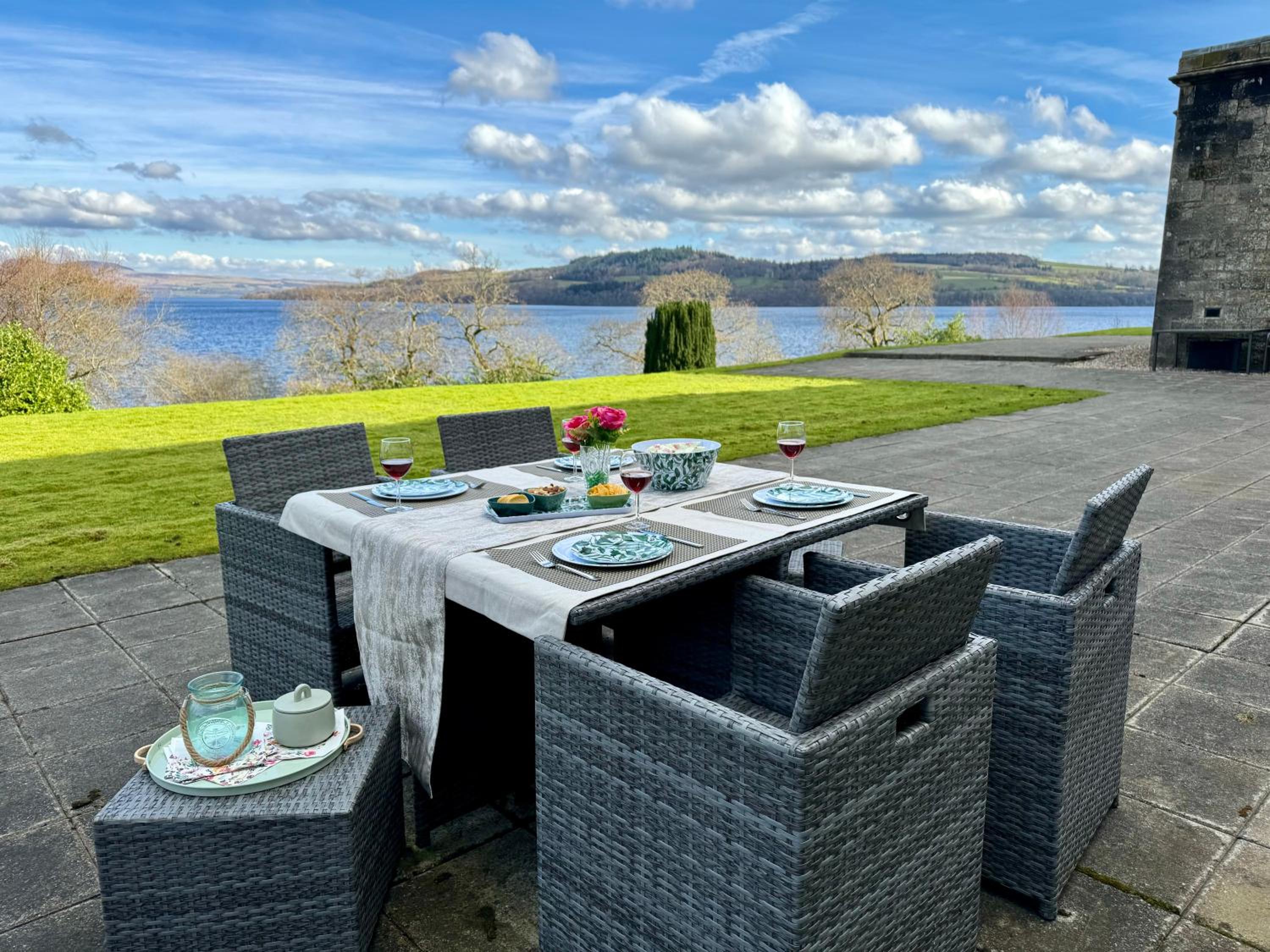 Loch View at Lomond Castle