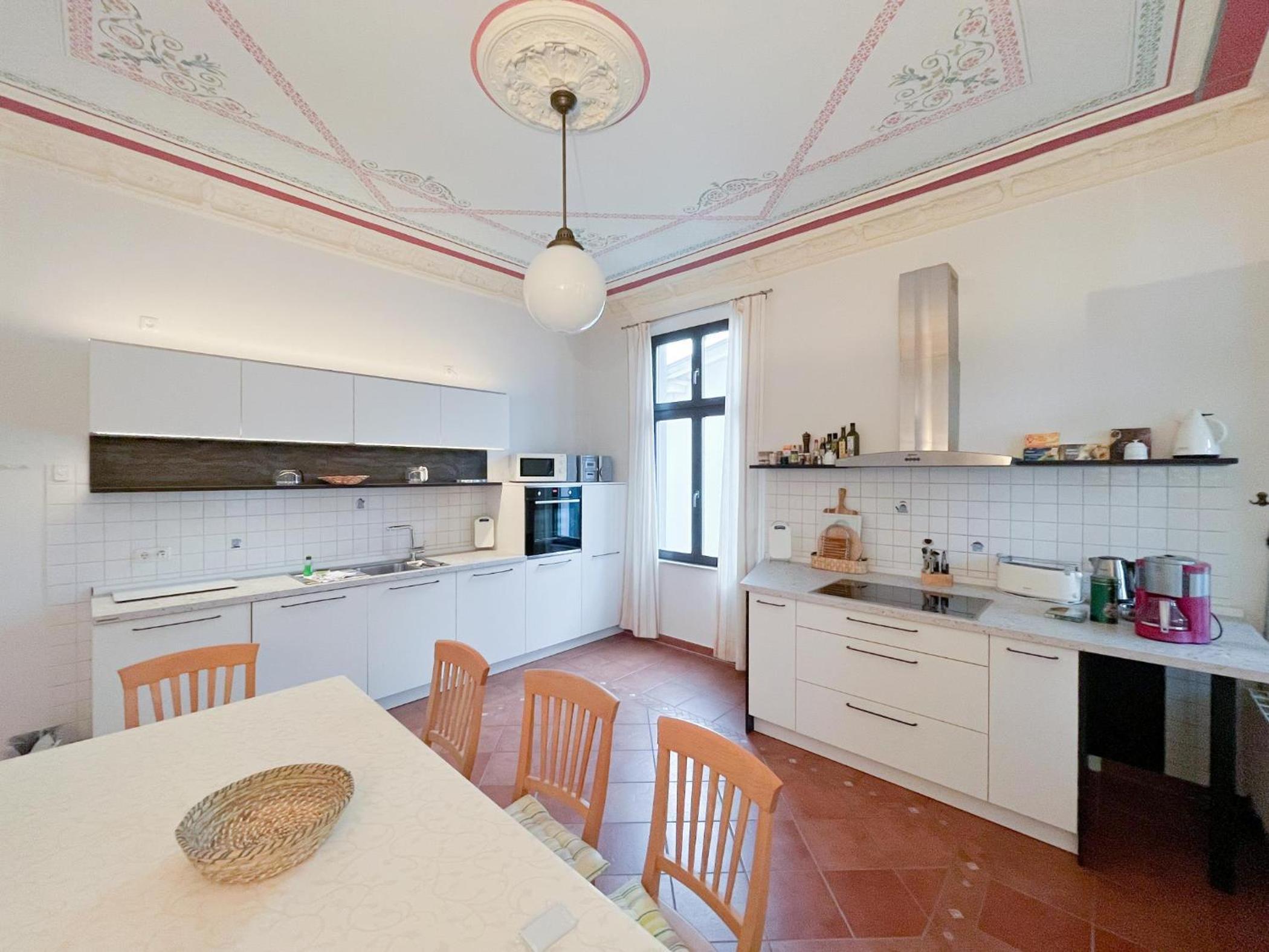 'Kaiserliche' Wohnung mit 3 SZ, 2 Bädern und Whirlwanne