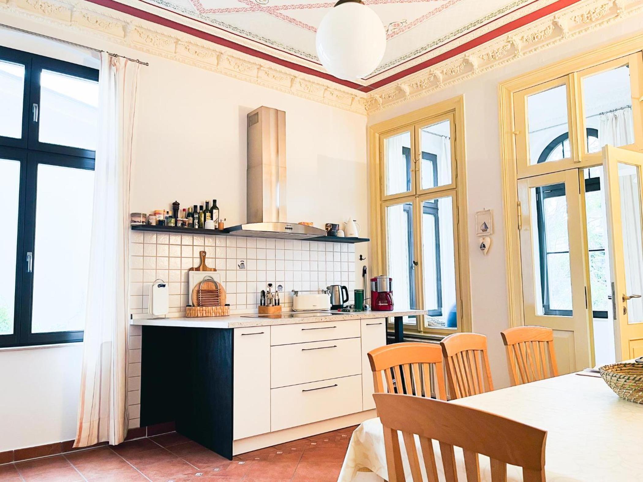 'Kaiserliche' Wohnung mit 3 SZ, 2 Bädern und Whirlwanne