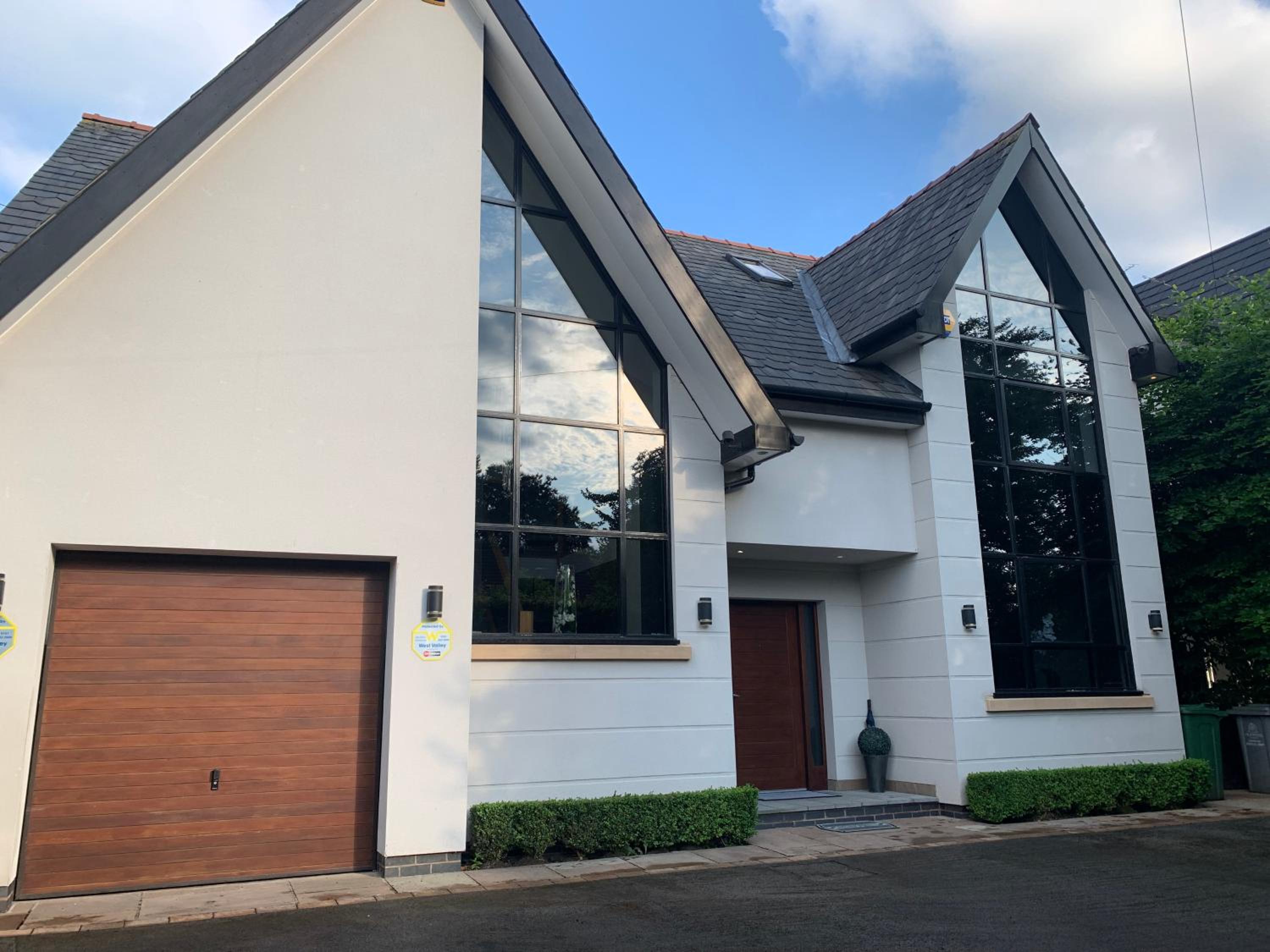 Luxury 5 Bed All En-Suite Cinema Room view 5