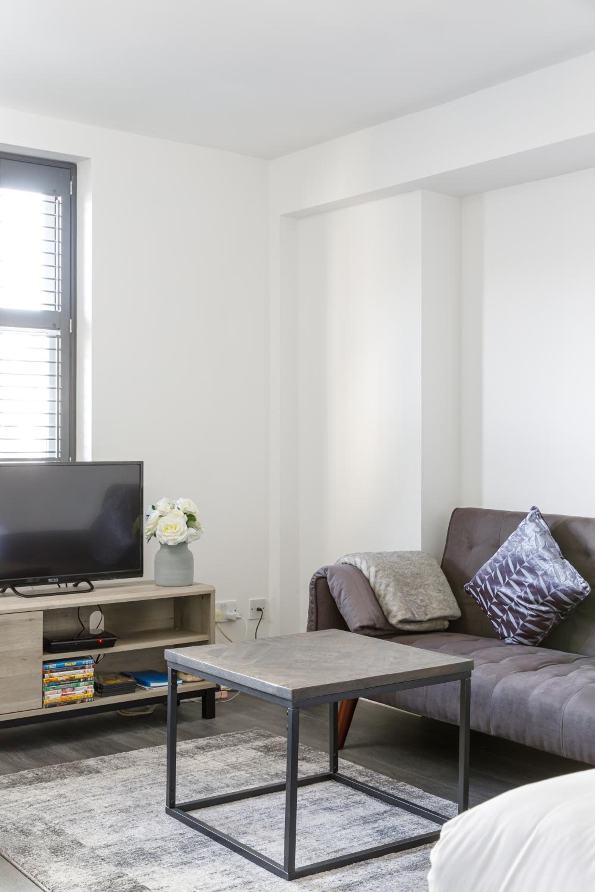 Fabulous studio in centre of St James Street view 5