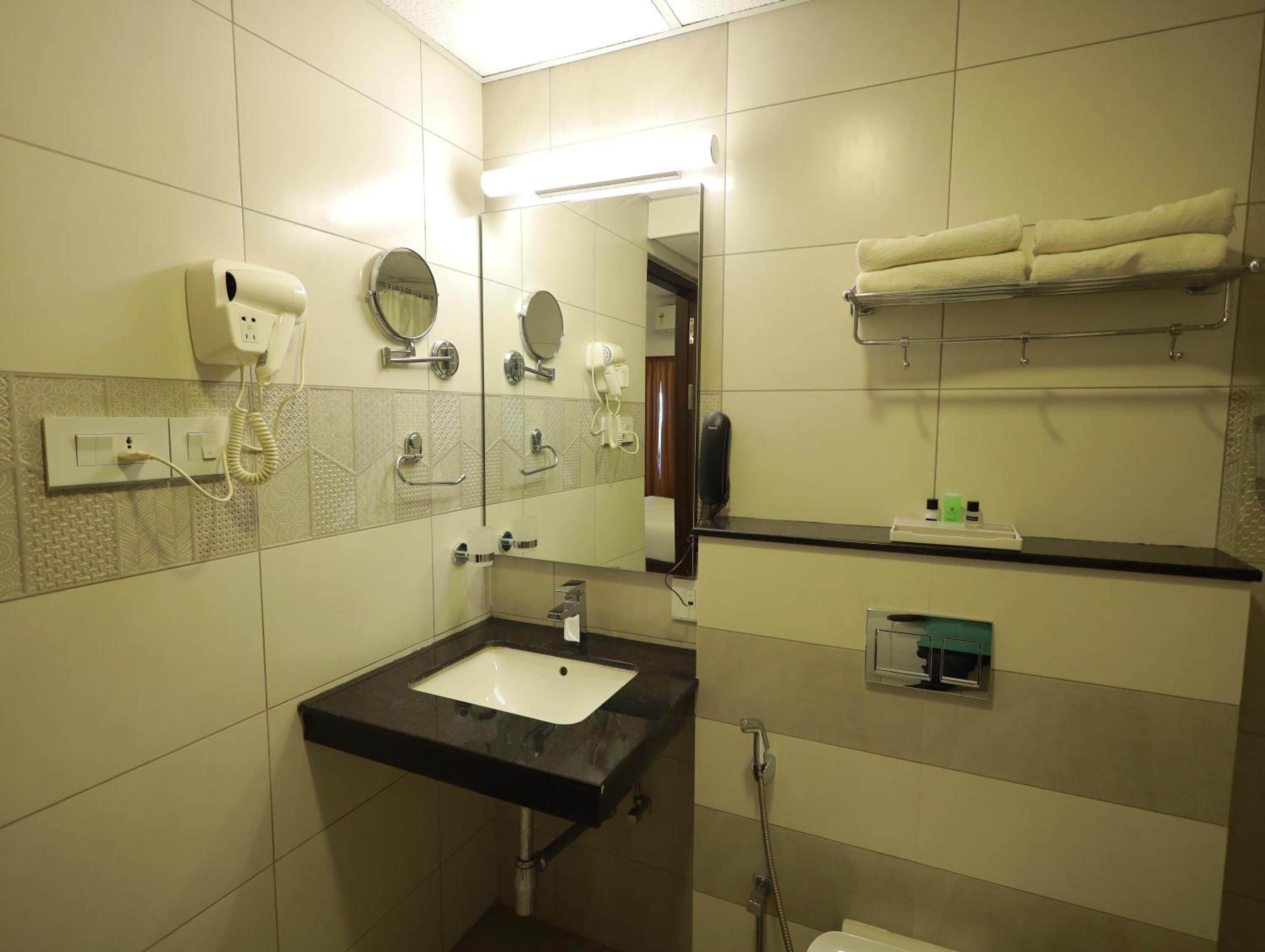 Cochin Vacations - Arctic Hotel - Property Image 4