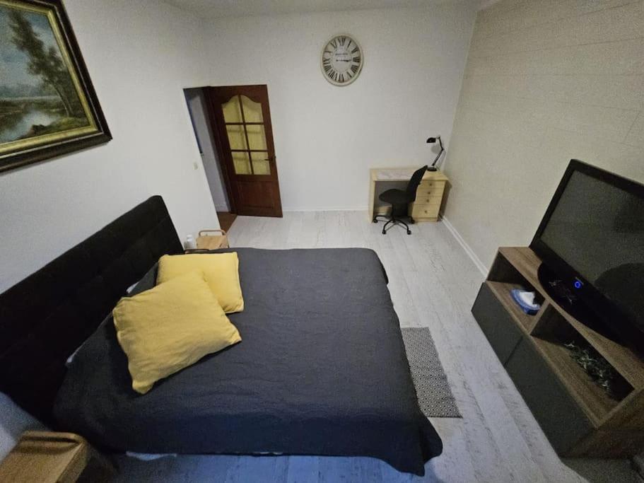 Beautiful, renovated fully self contained room
