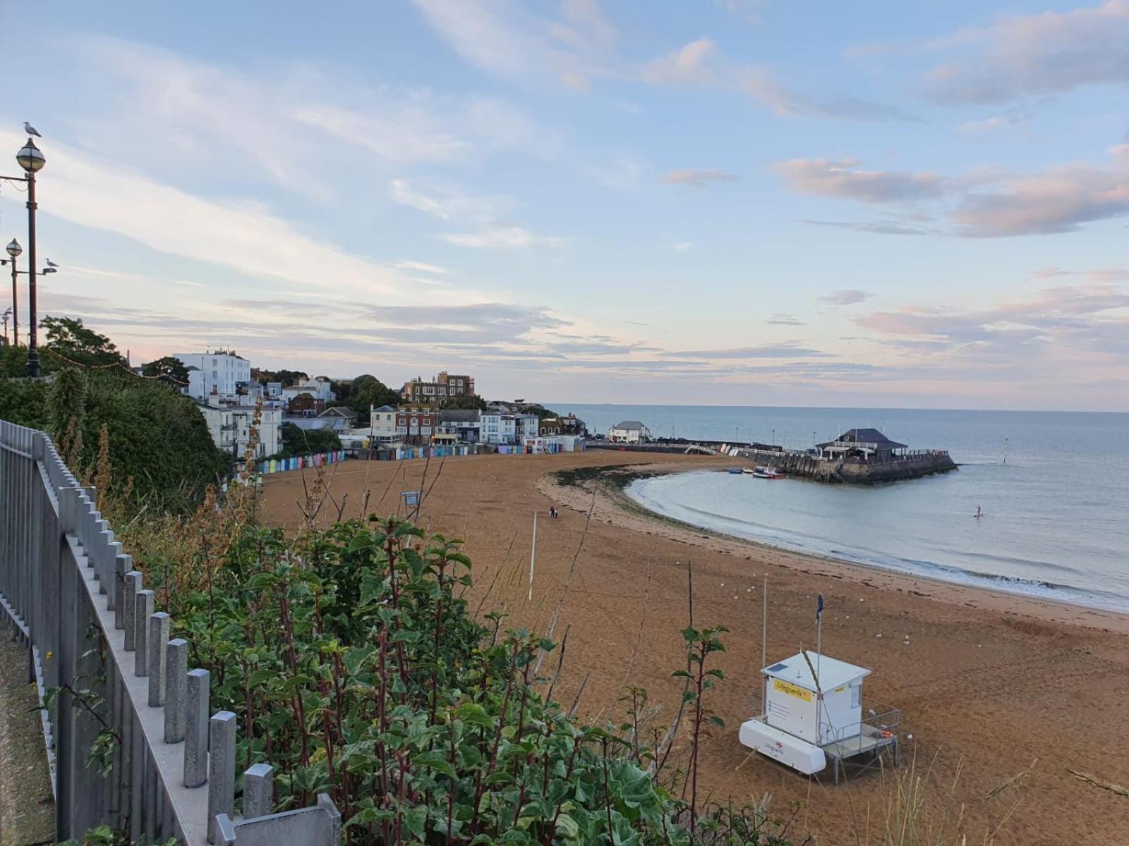 The Seaside Haven w Parking - Mins to Viking Bay view 3