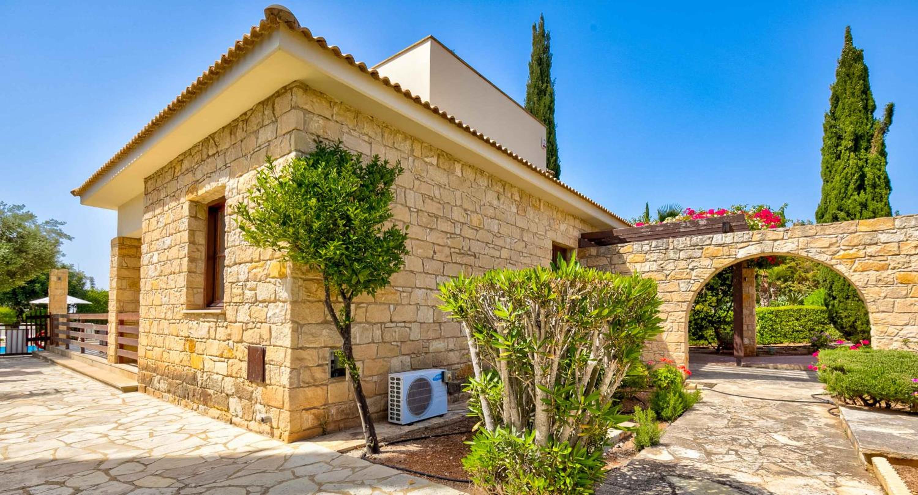3 bedroom Villa Tala with private pool and sunset views, Aphrodite Hills Resort
