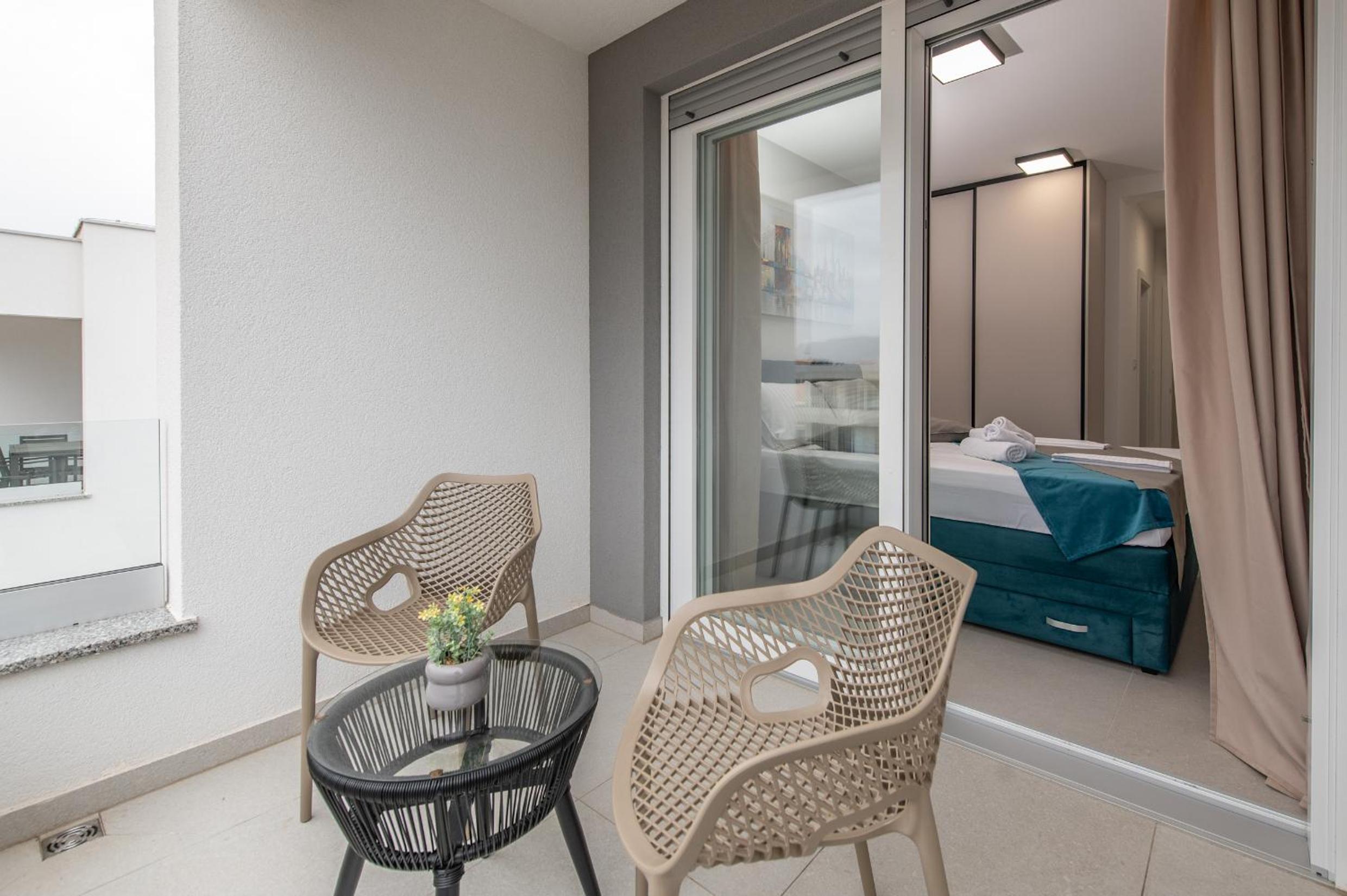 Apartments Mare B with pool view 4