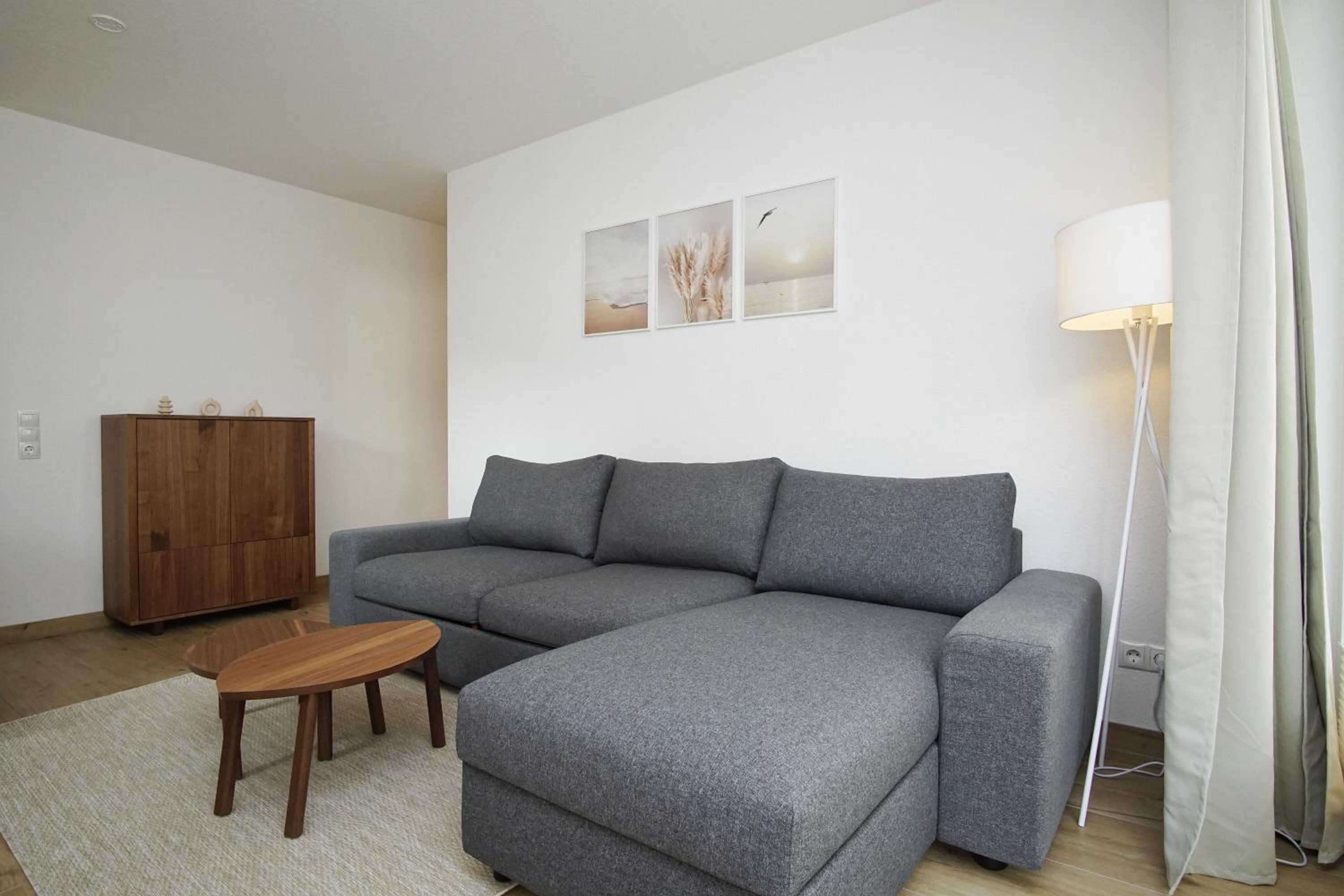 Terrasse, gratis Nutzung vom AHOI Erlebnisbad und Sauna inSellin - Villa Karola FeWo 06
