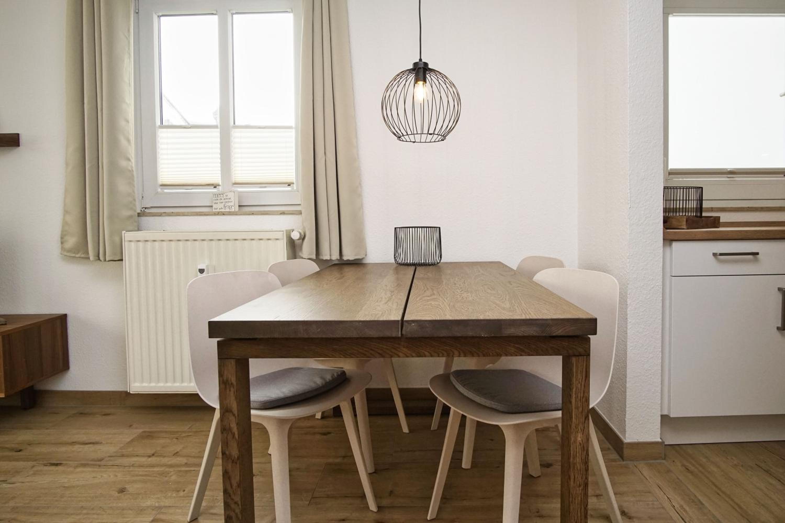 Terrasse, gratis Nutzung vom AHOI Erlebnisbad und Sauna inSellin - Villa Karola FeWo 06