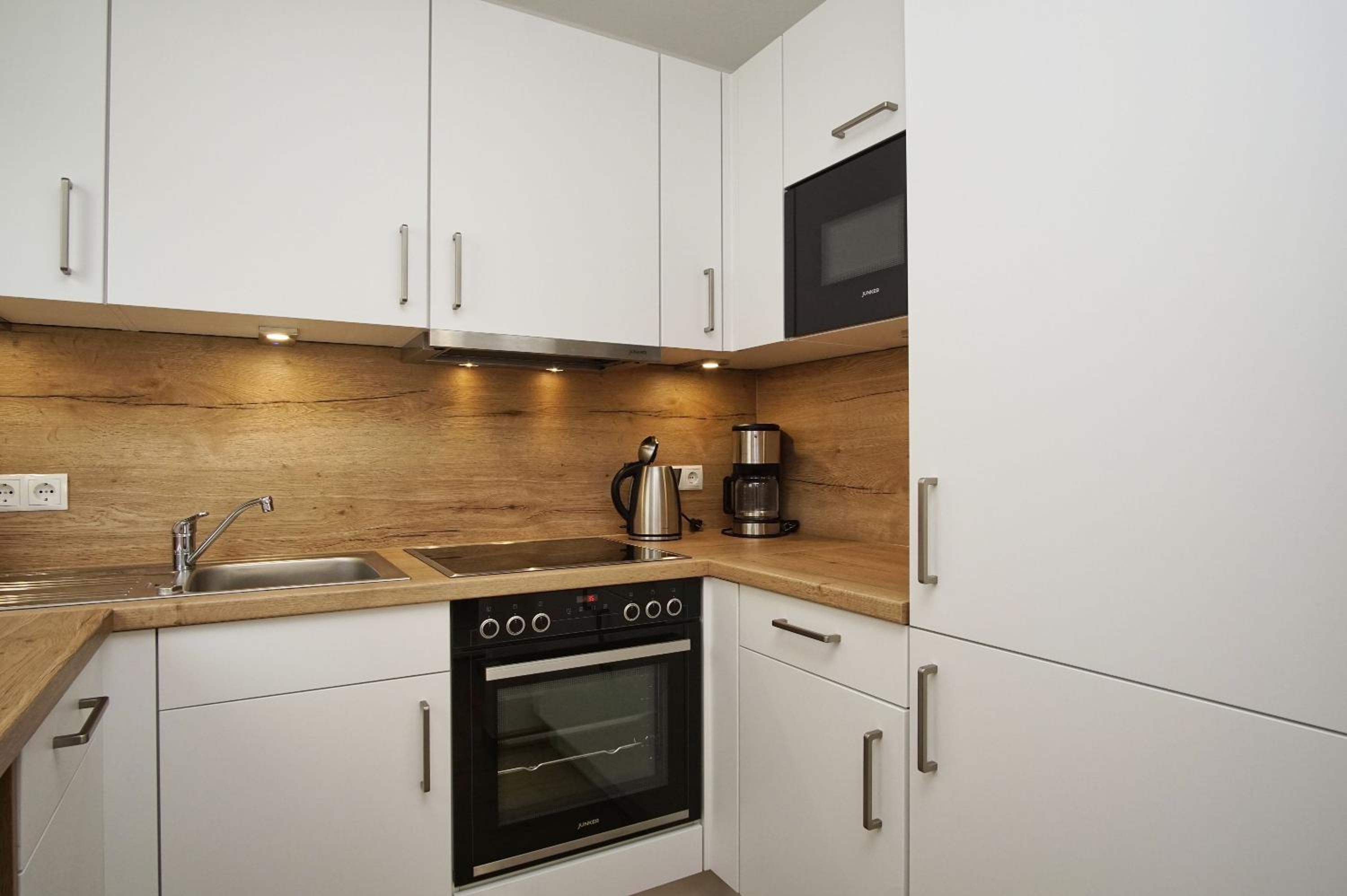 Terrasse, gratis Nutzung vom AHOI Erlebnisbad und Sauna inSellin - Villa Karola FeWo 06