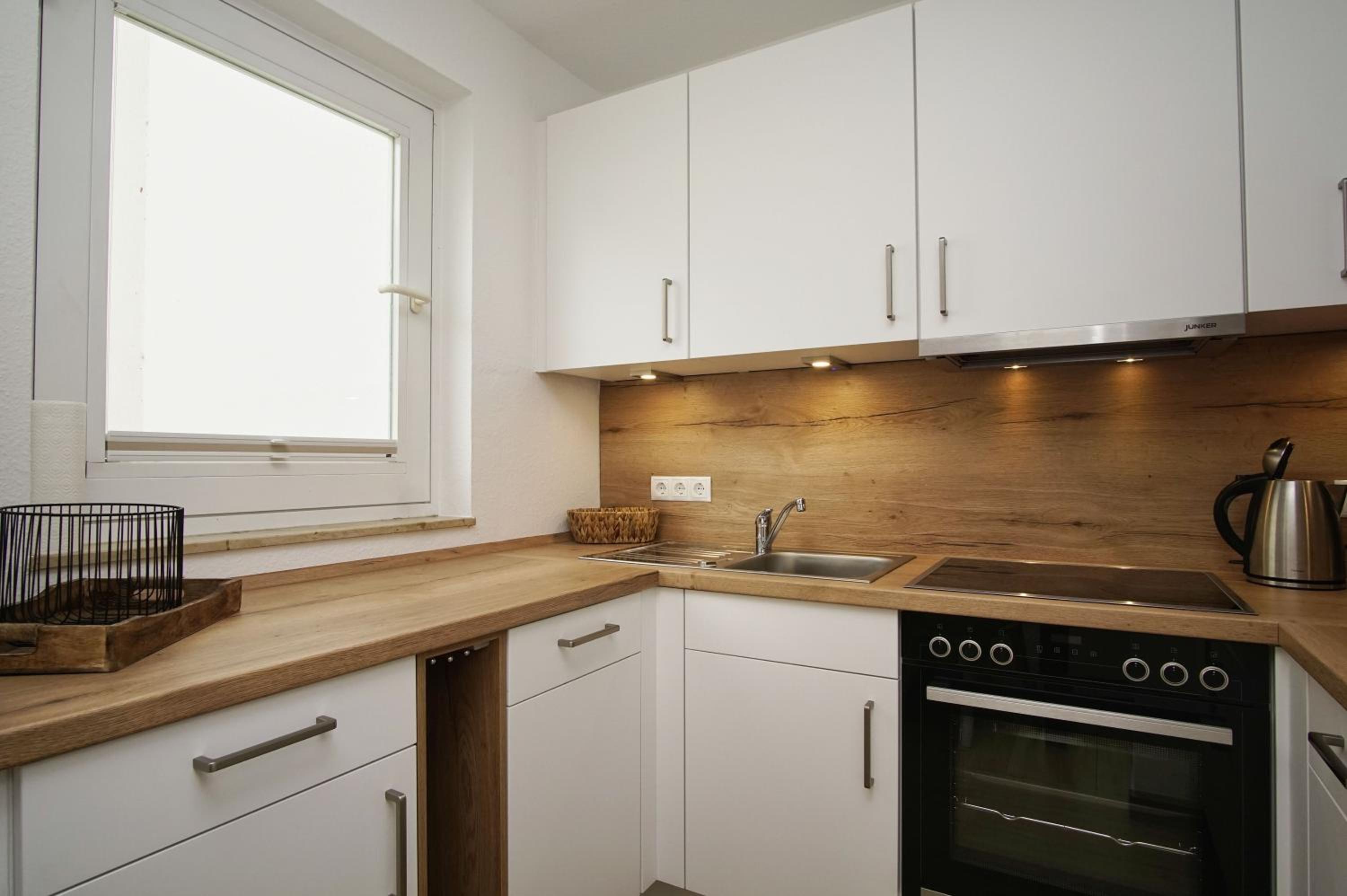 Terrasse, gratis Nutzung vom AHOI Erlebnisbad und Sauna inSellin - Villa Karola FeWo 06