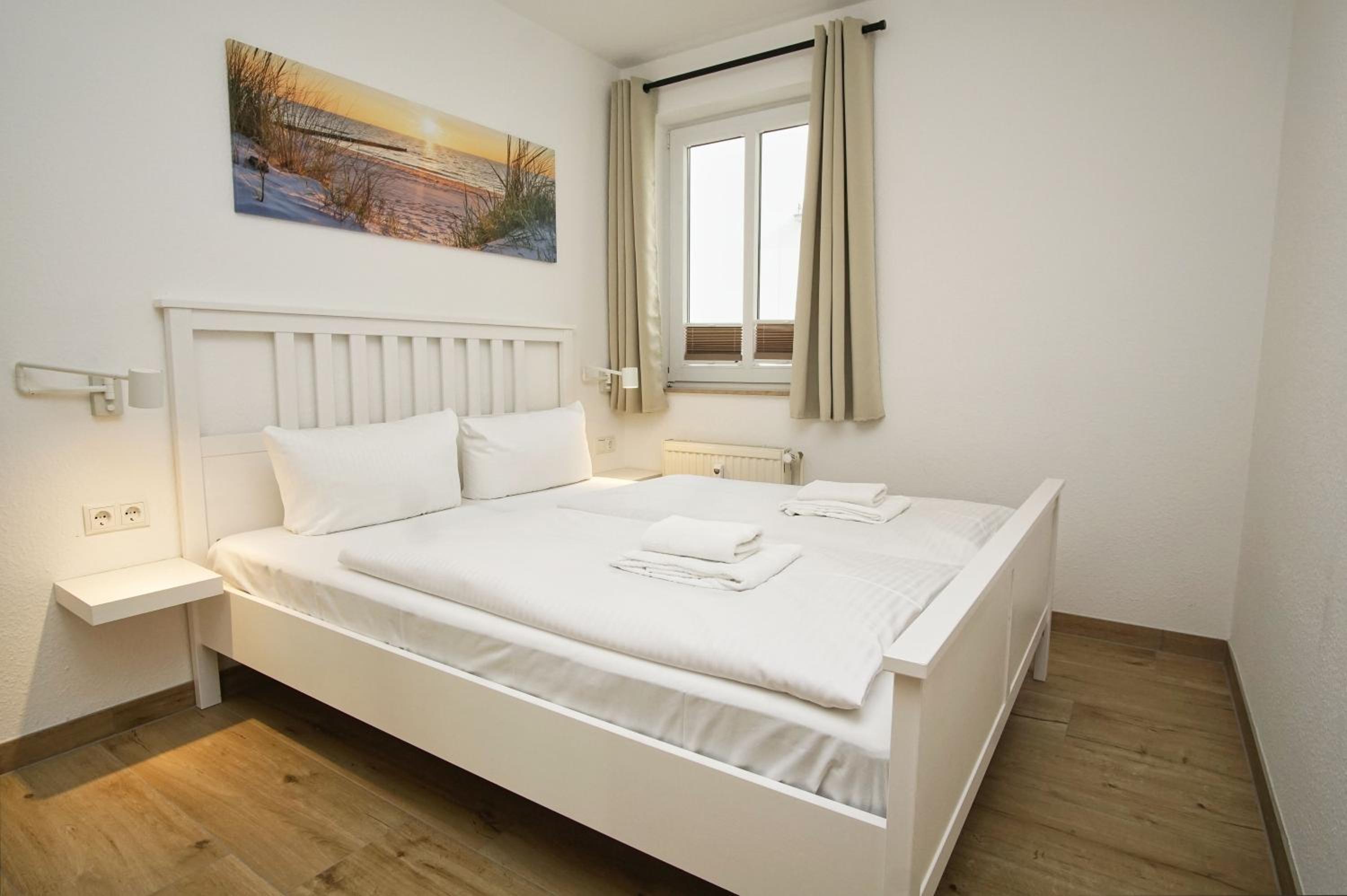 Terrasse, gratis Nutzung vom AHOI Erlebnisbad und Sauna inSellin - Villa Karola FeWo 06